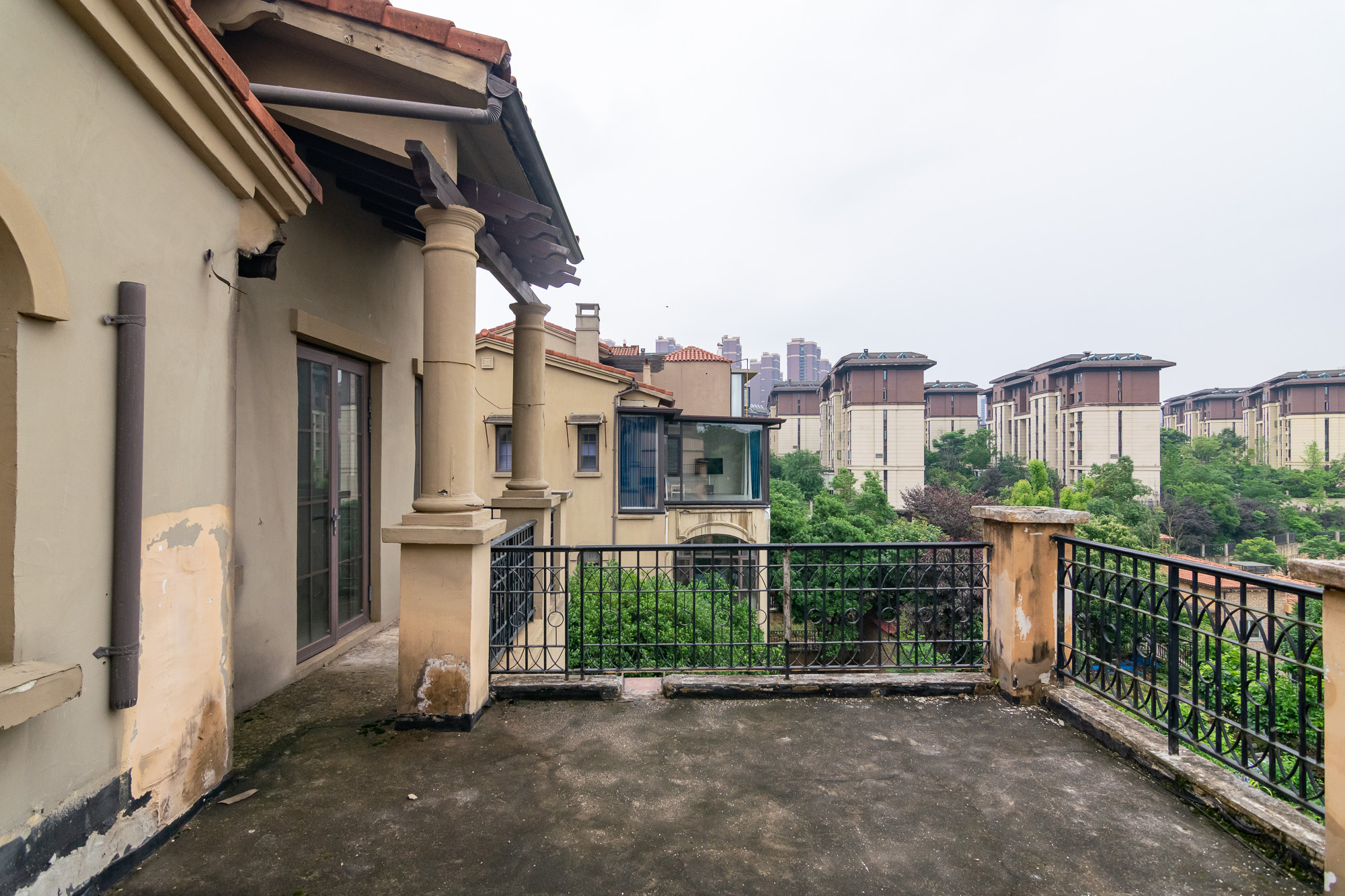 金地三千府(金地湖山樾、金地自在城)  8室3厅4卫    580.0万 金地三千府(金地湖山樾、金地自在城)  8室3厅4卫    580.0万阳台