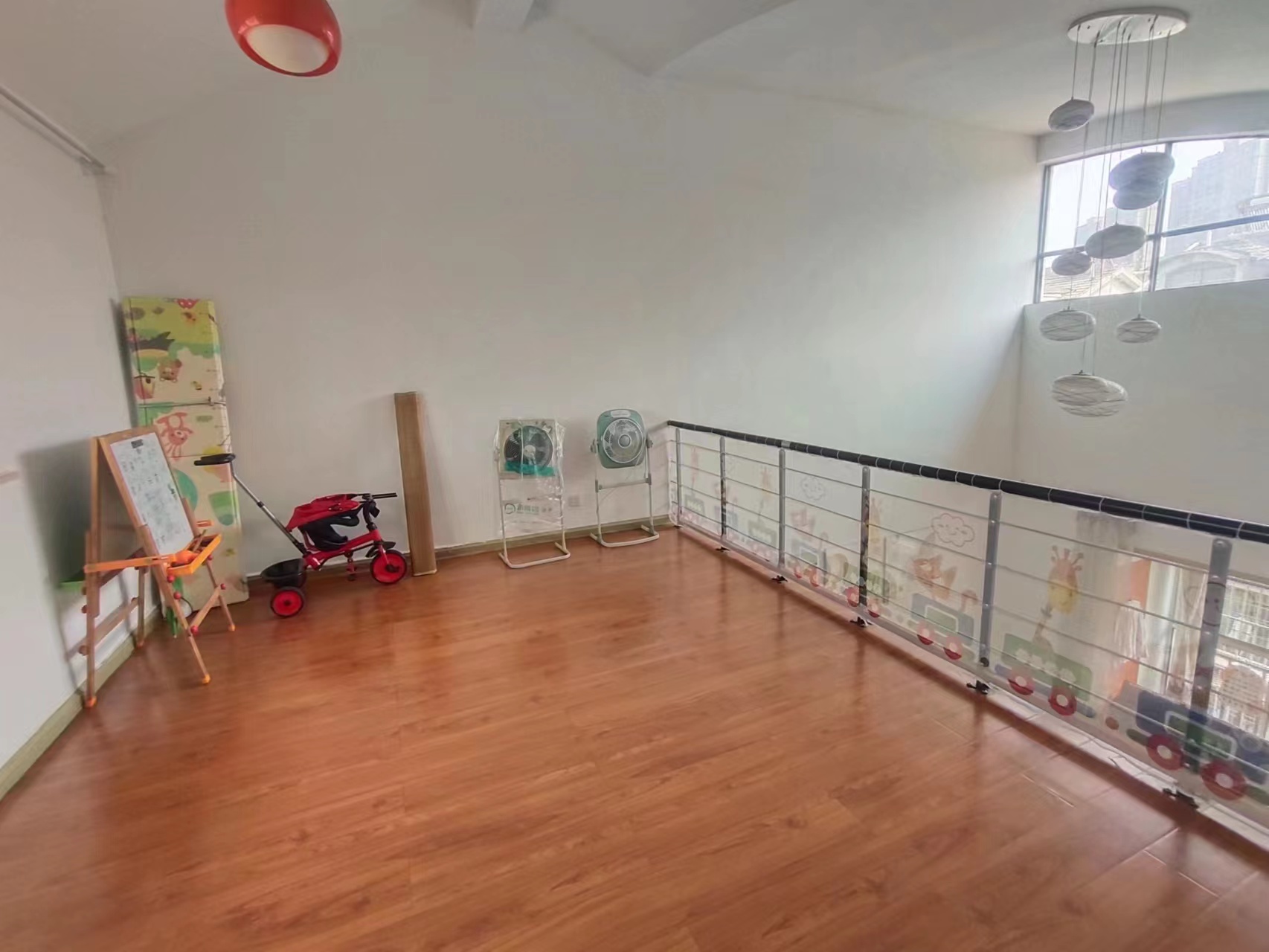 煜峰花园先锋路23号 5室2厅2卫 42.8万 煜峰花园先锋路23号 5室2厅2卫 42.8万室内图