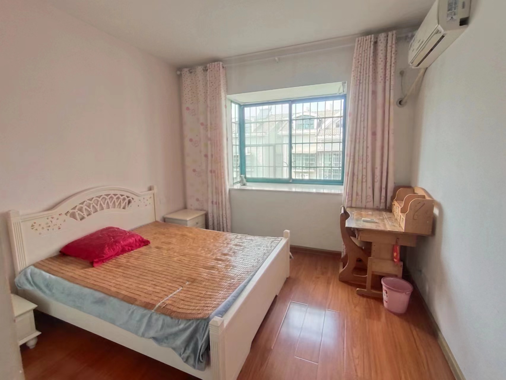 煜峰花园先锋路23号 5室2厅2卫 42.8万 煜峰花园先锋路23号 5室2厅2卫 42.8万室内图