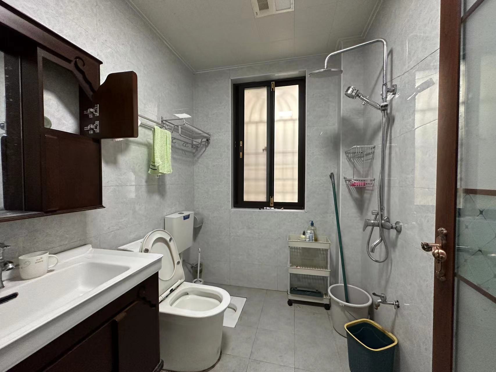 源园新村 5室2厅3卫 155.0万 源园新村 5室2厅3卫 155.0万室内图