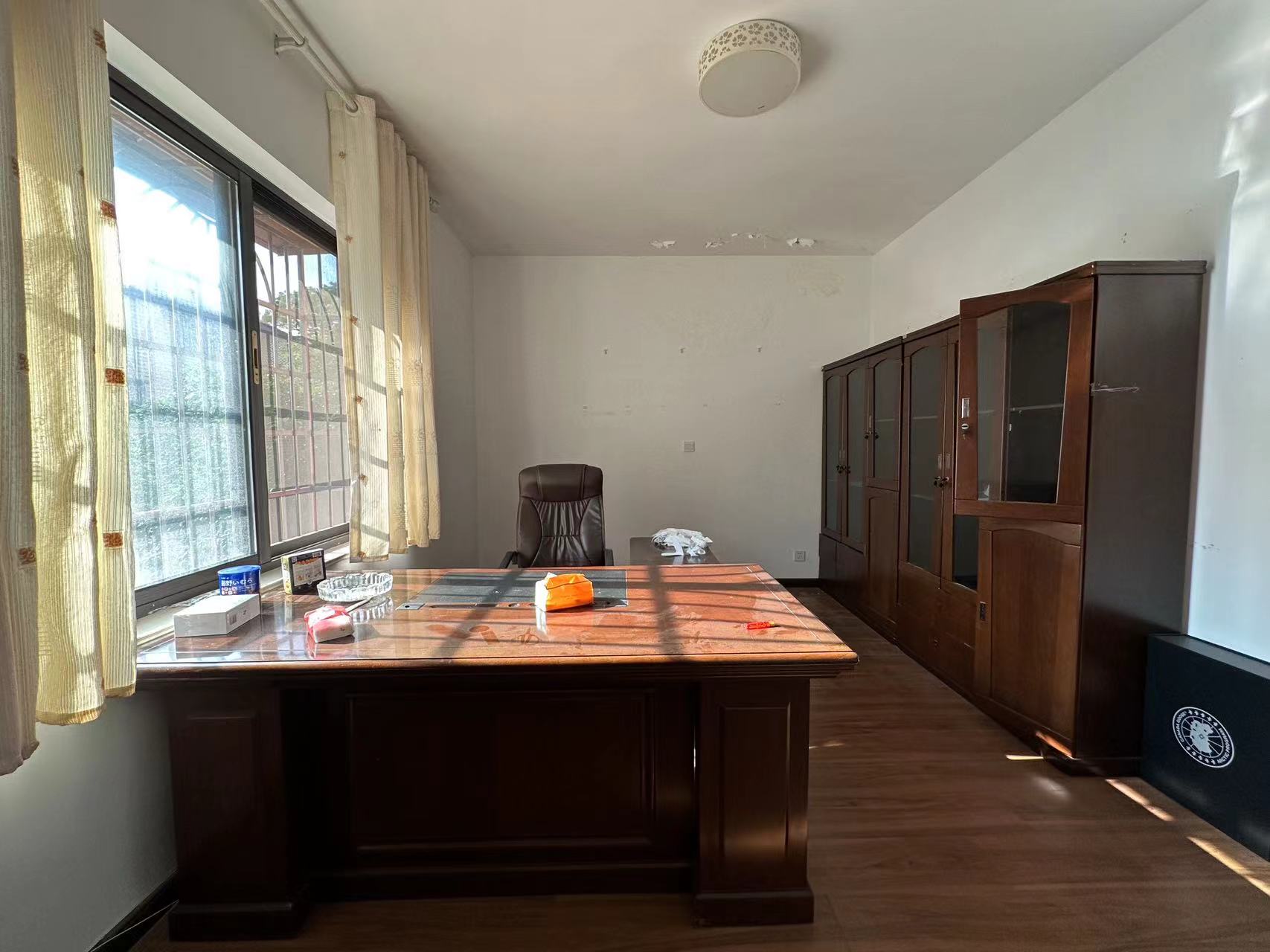 源园新村 5室2厅3卫 155.0万 源园新村 5室2厅3卫 155.0万室内图