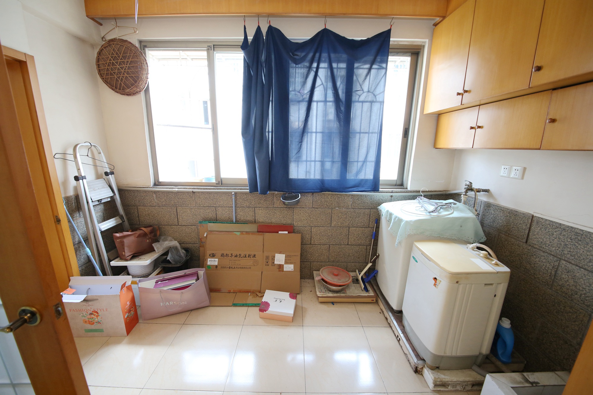 人民新村  3室2厅1卫   75.00万阳台