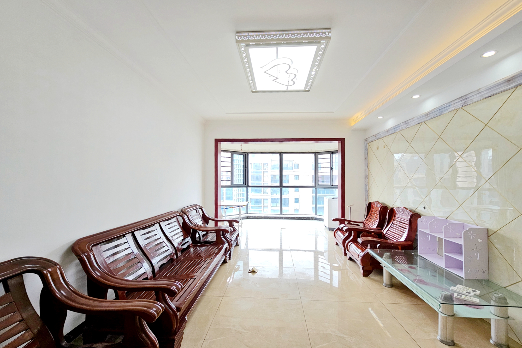 明昇壹城(明昇时代广场)一期 3室2厅1卫 128.0万 明昇壹城(明昇时代广场)一期 3室2厅1卫 128.0万客厅