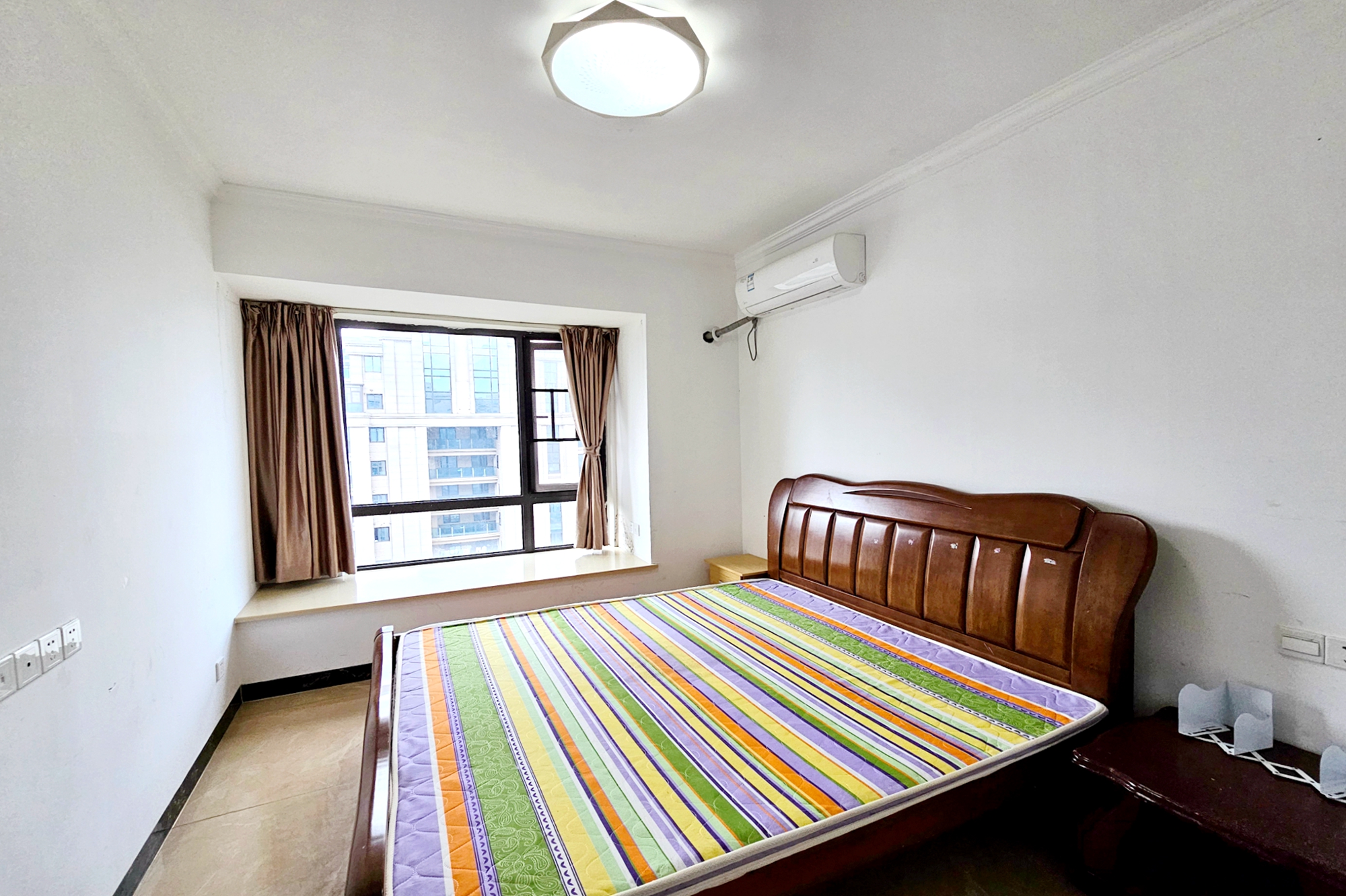 明昇壹城(明昇时代广场)一期 3室2厅1卫 128.0万 明昇壹城(明昇时代广场)一期 3室2厅1卫 128.0万卧室