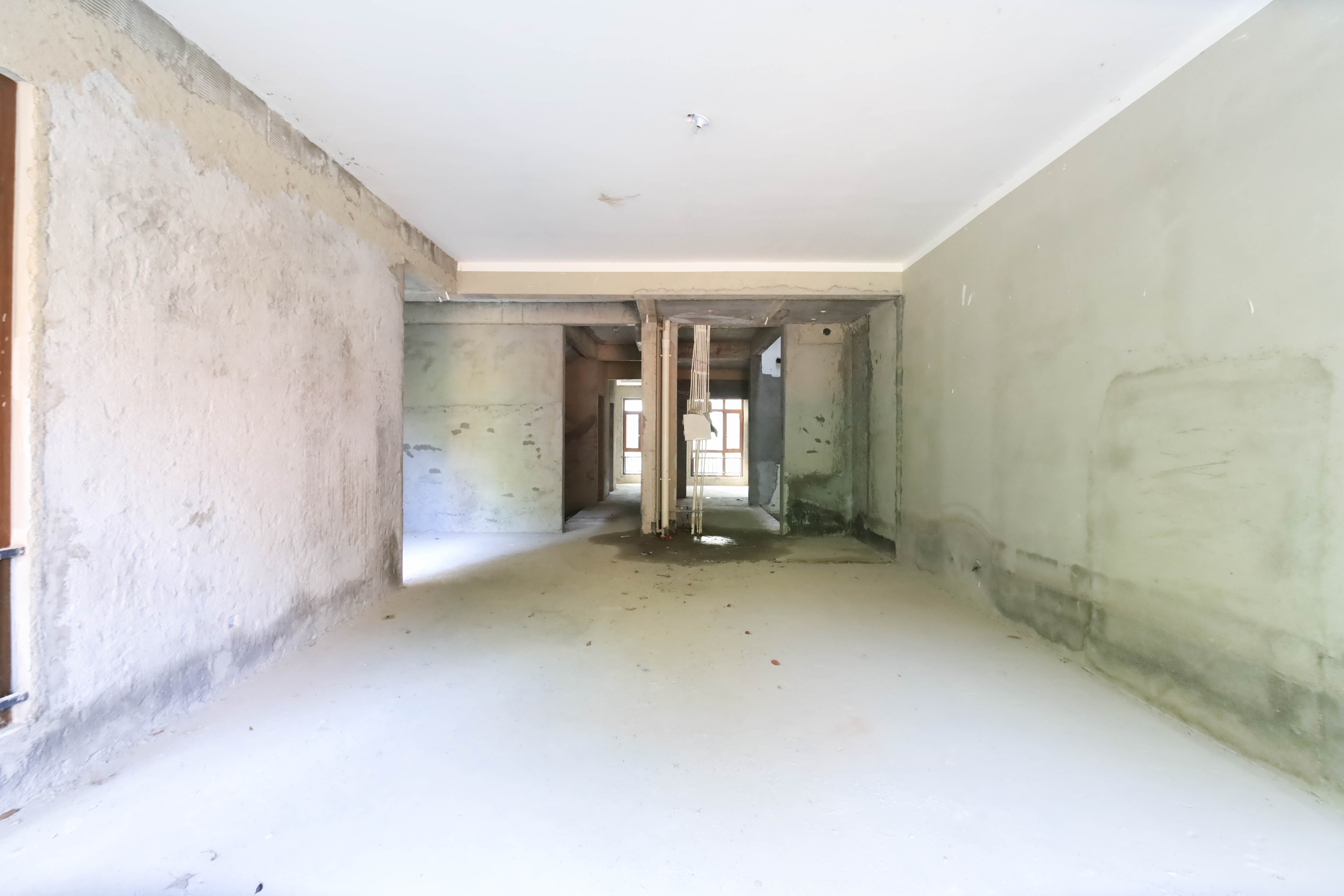 长房平和墅 5室4厅3卫 620.0万 长房平和墅 5室4厅3卫 620.0万客厅