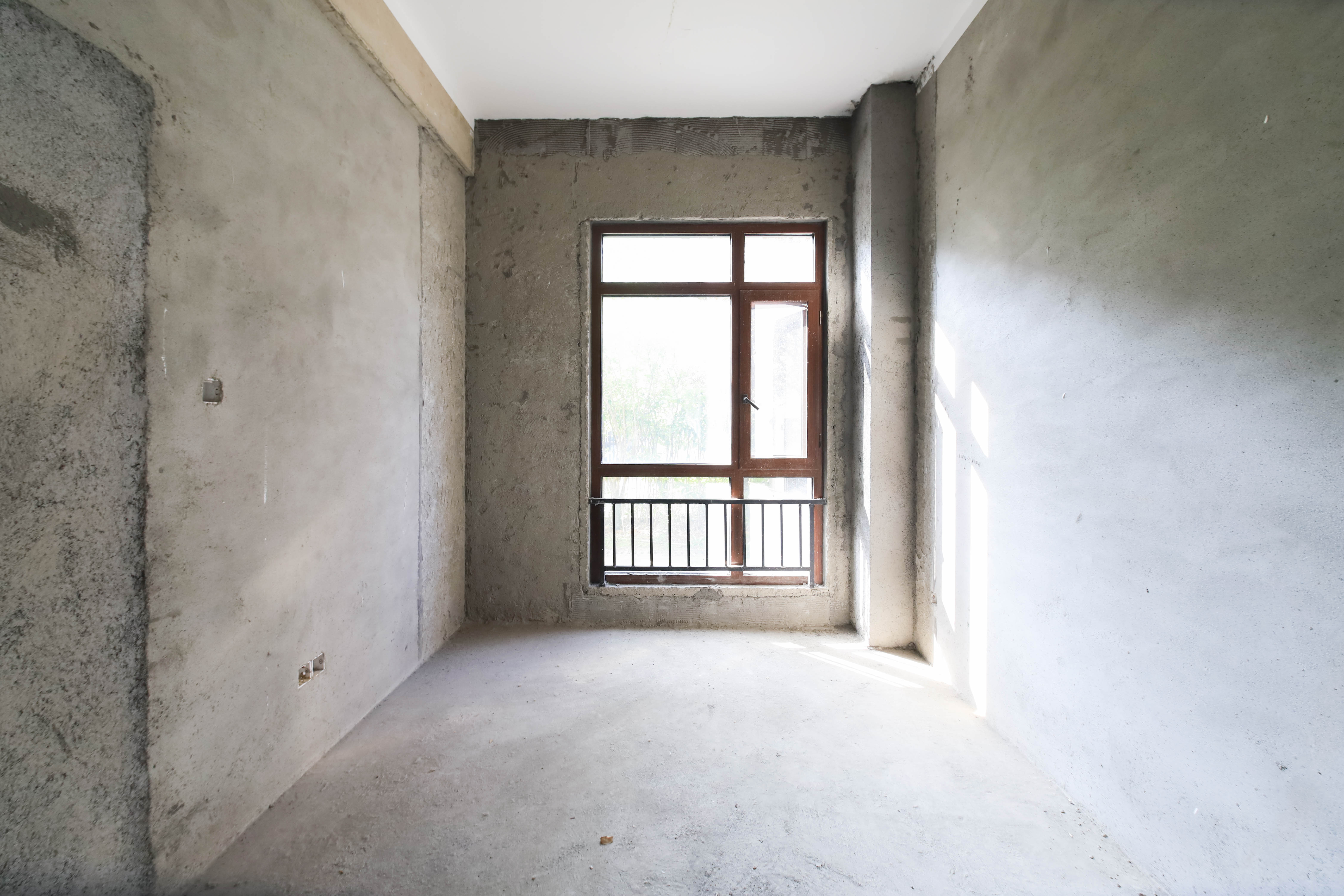 长房平和墅 5室4厅3卫 620.0万 长房平和墅 5室4厅3卫 620.0万卧室