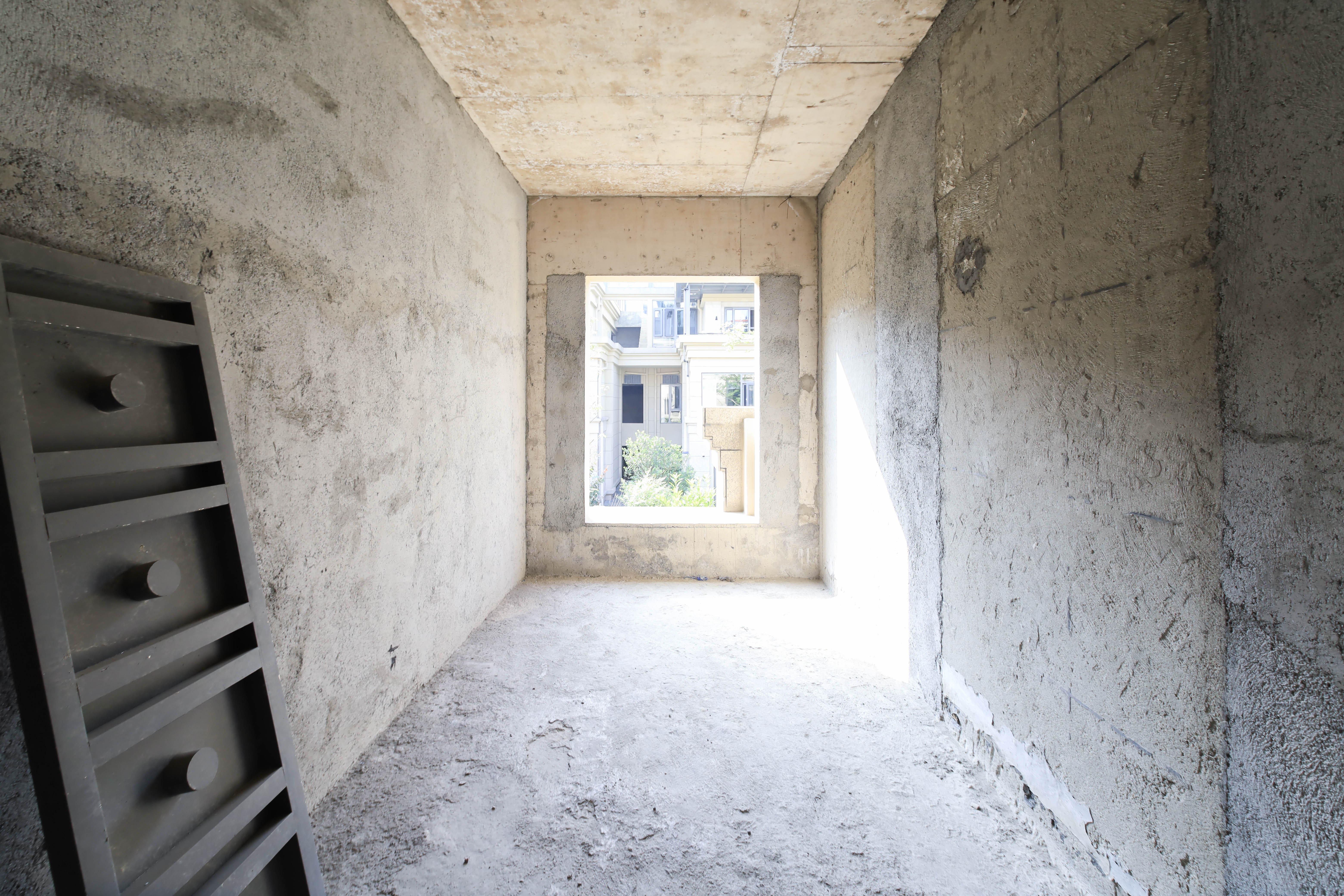 长房平和墅 5室4厅3卫 620.0万 长房平和墅 5室4厅3卫 620.0万卧室