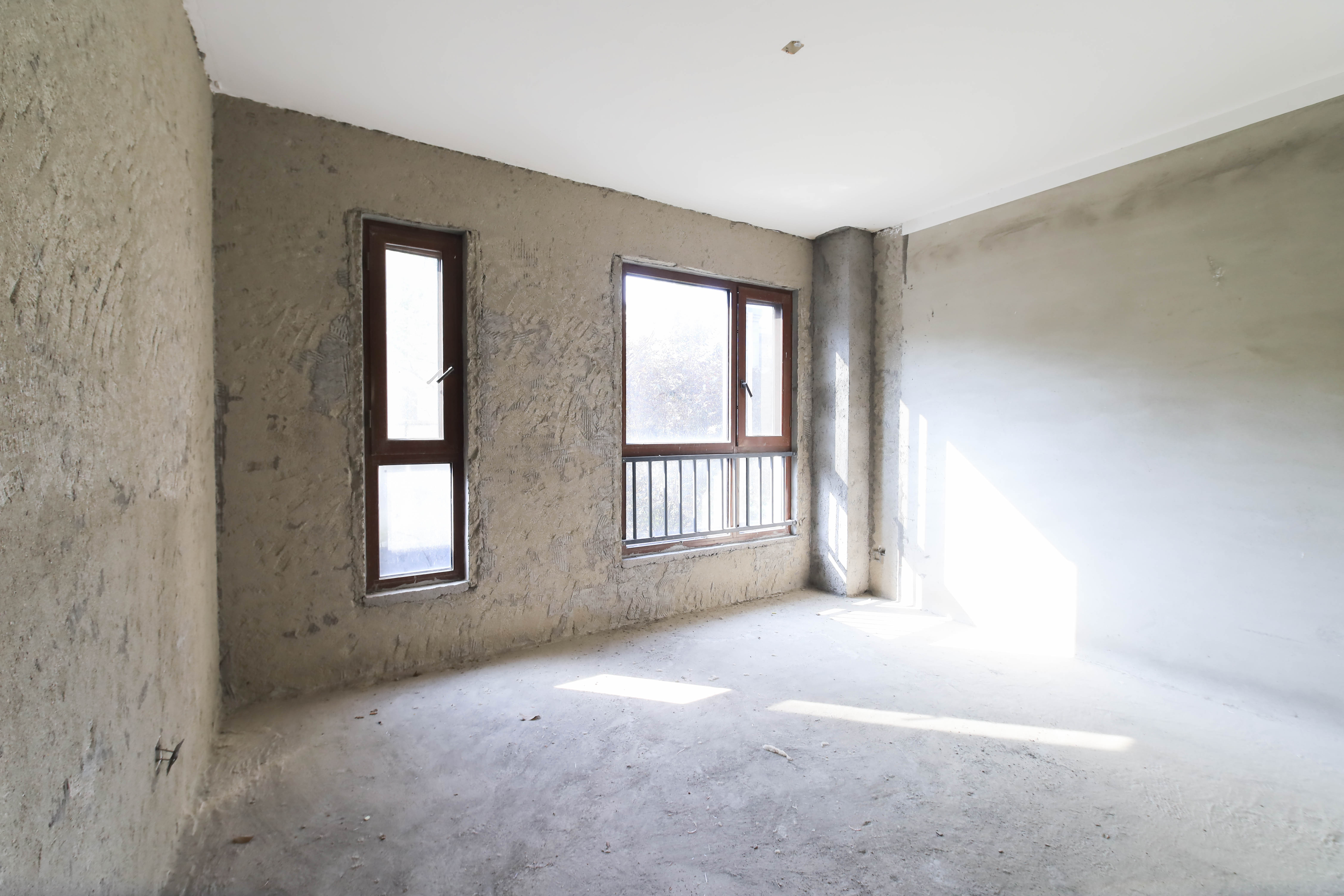 长房平和墅 5室4厅3卫 620.0万 长房平和墅 5室4厅3卫 620.0万卧室