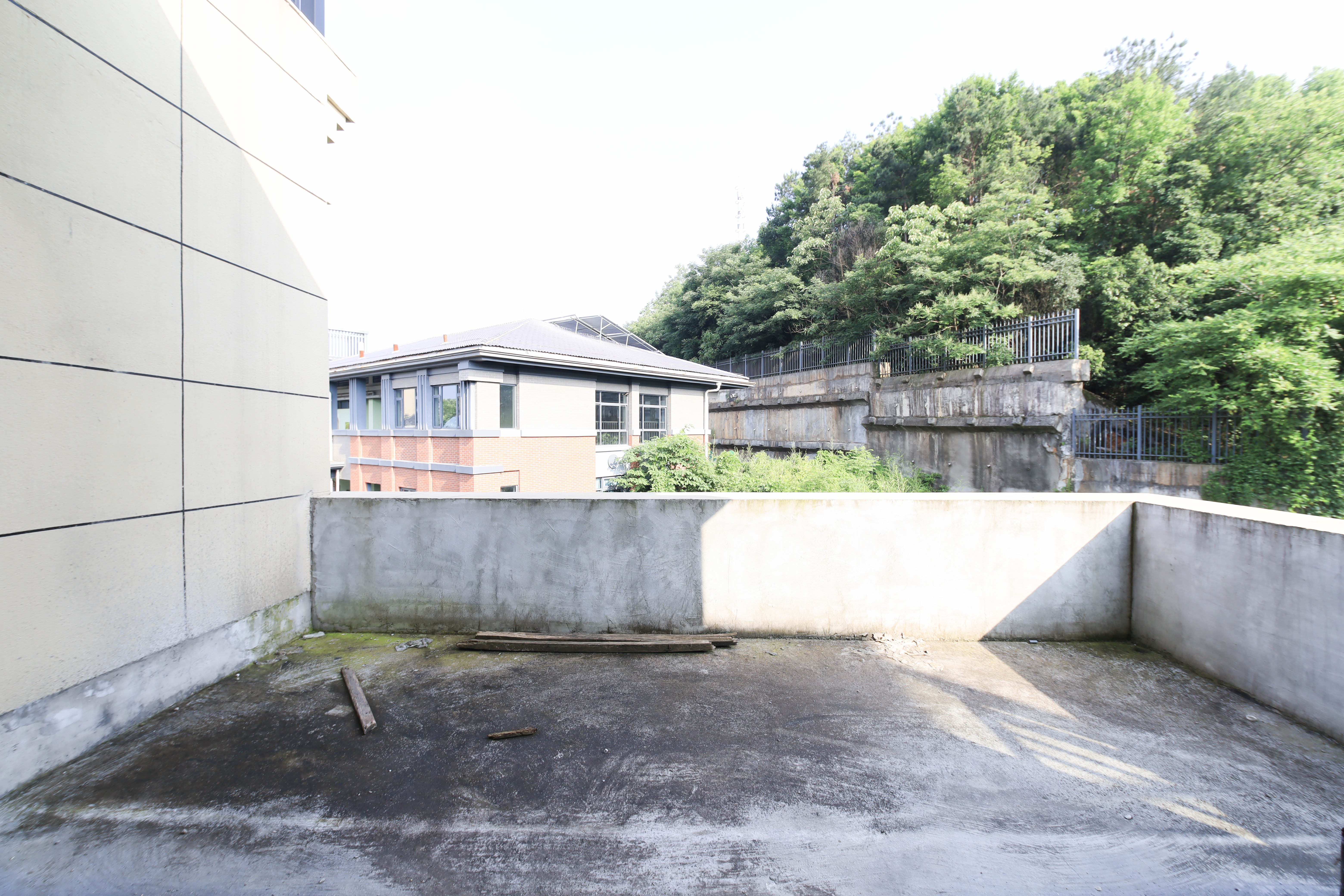 长房平和墅 5室4厅3卫 620.0万 长房平和墅 5室4厅3卫 620.0万阳台