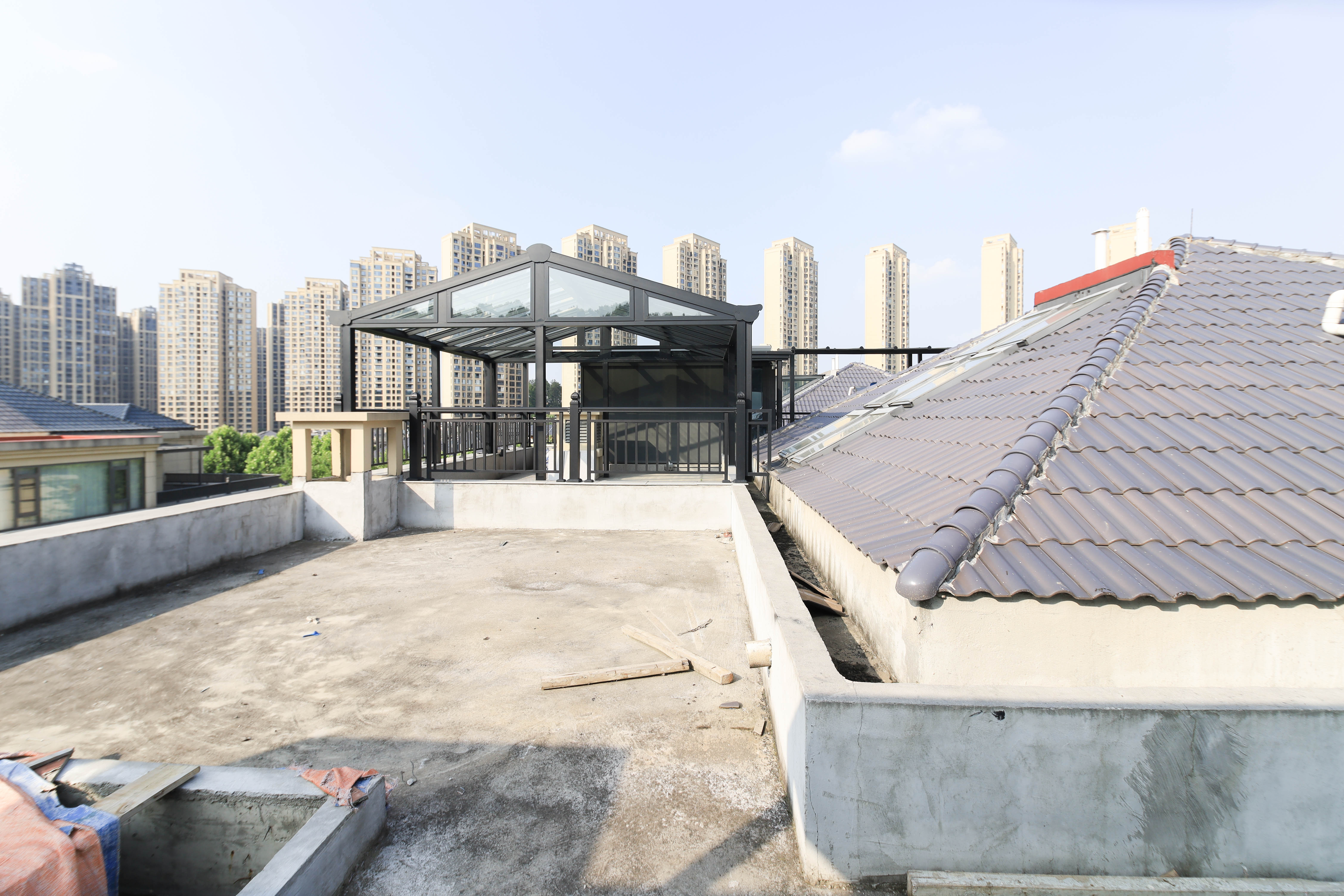 长房平和墅 5室4厅3卫 620.0万 长房平和墅 5室4厅3卫 620.0万阳台