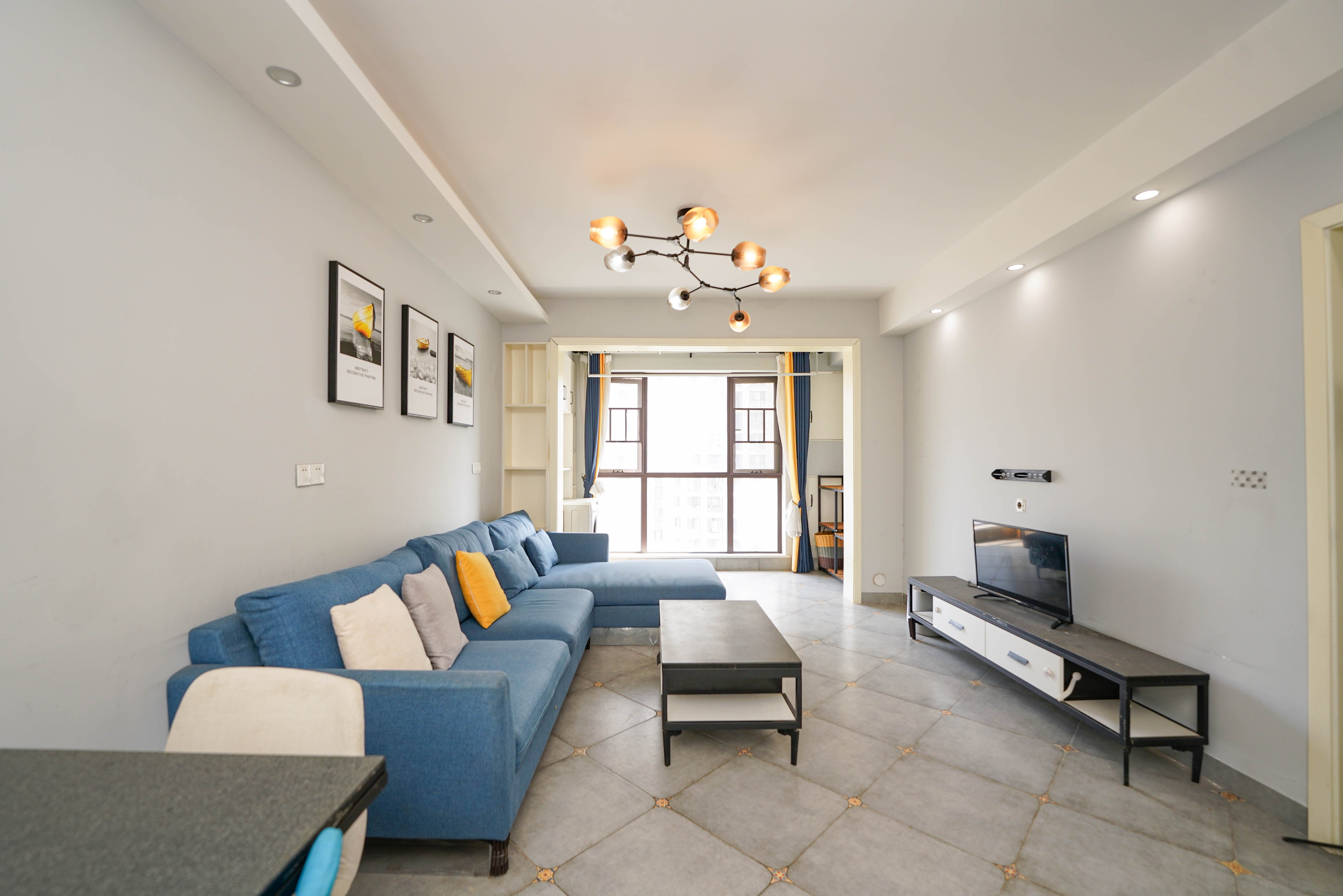 绿地新都会  3室2厅2卫    89.0万 绿地新都会  3室2厅2卫    89.0万客厅