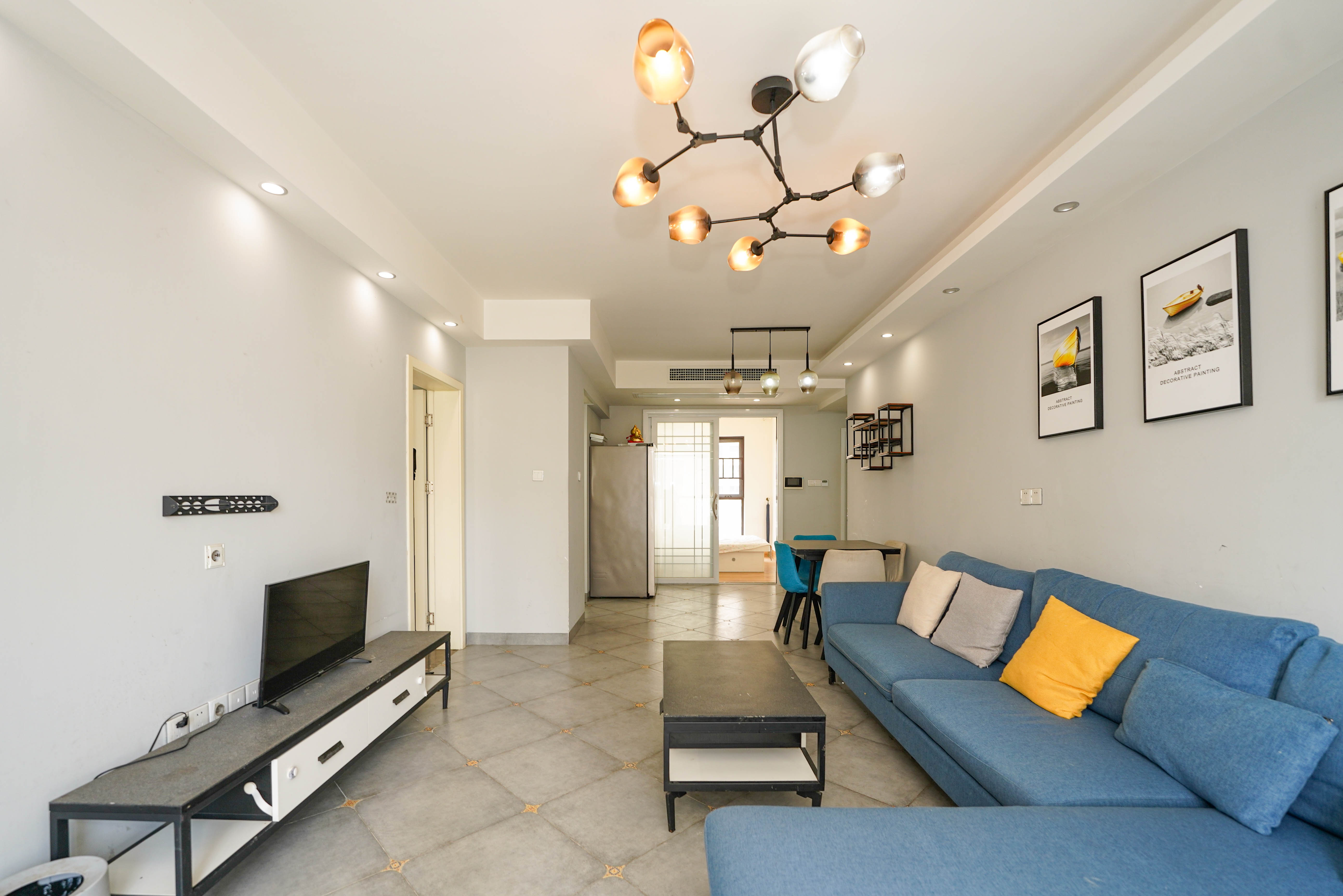 绿地新都会  3室2厅2卫    89.0万客厅