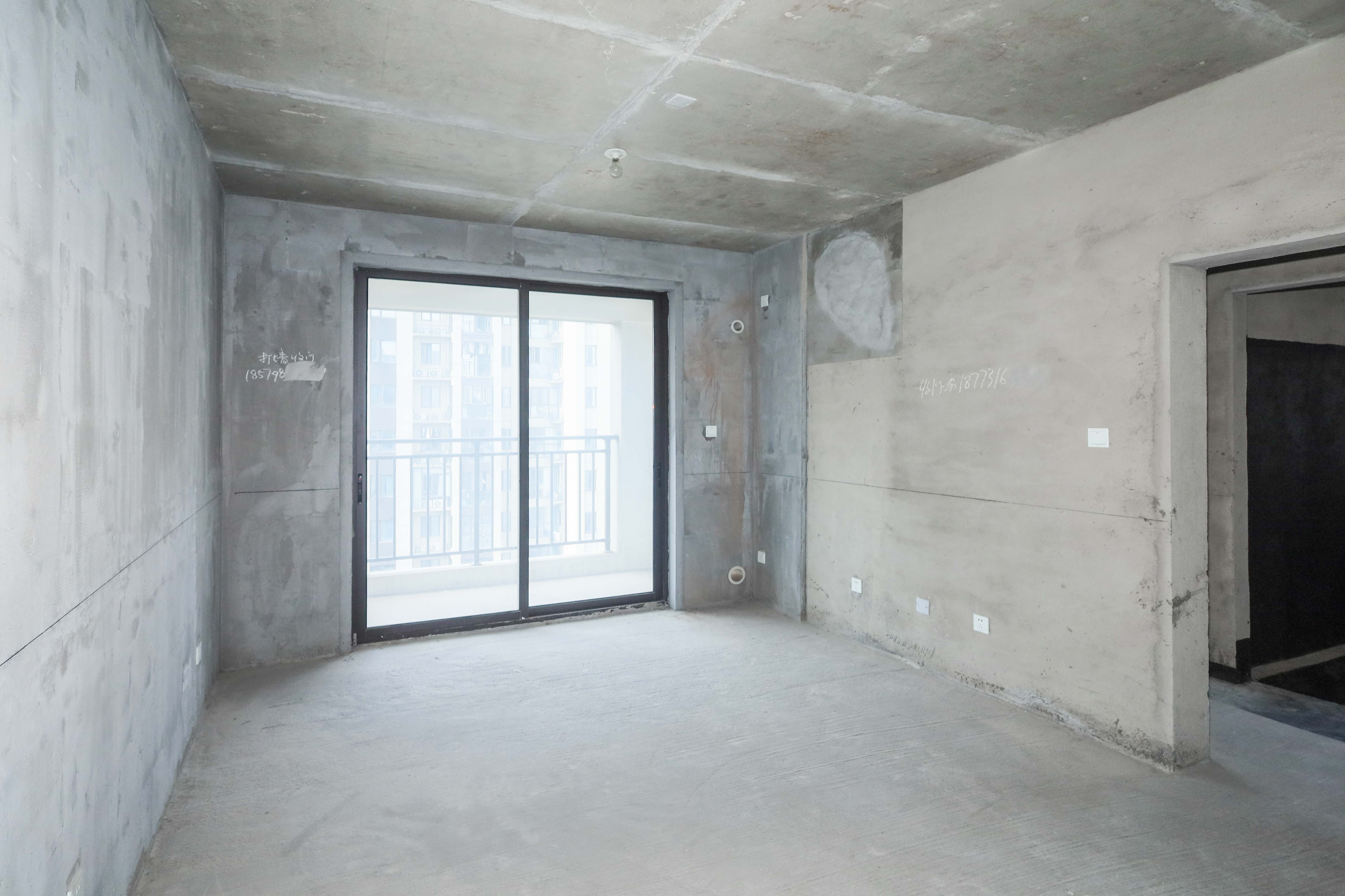 中国铁建梅溪青秀二期  3室2厅2卫   165.00万客厅