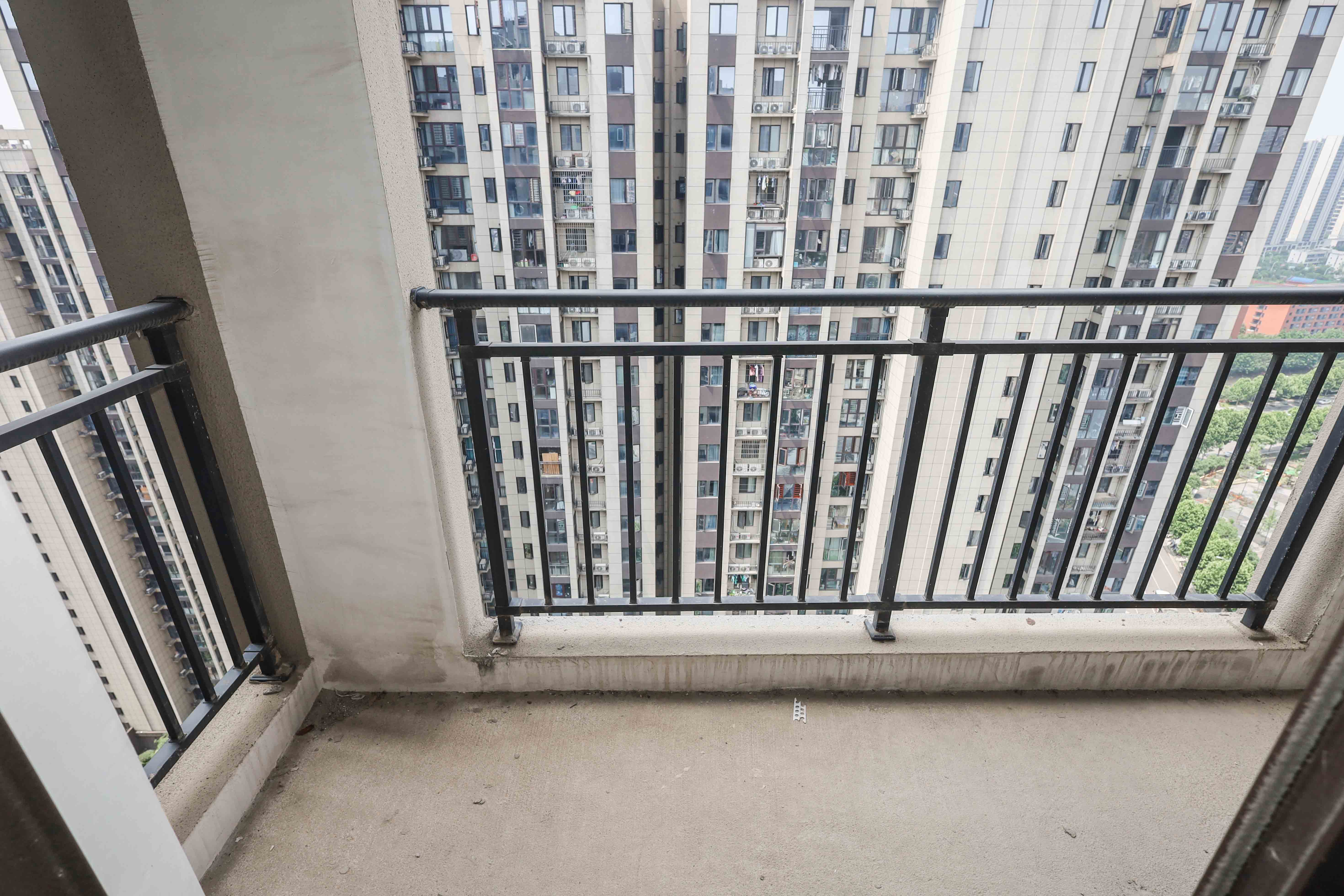 中国铁建梅溪青秀二期  3室2厅2卫   165.00万阳台