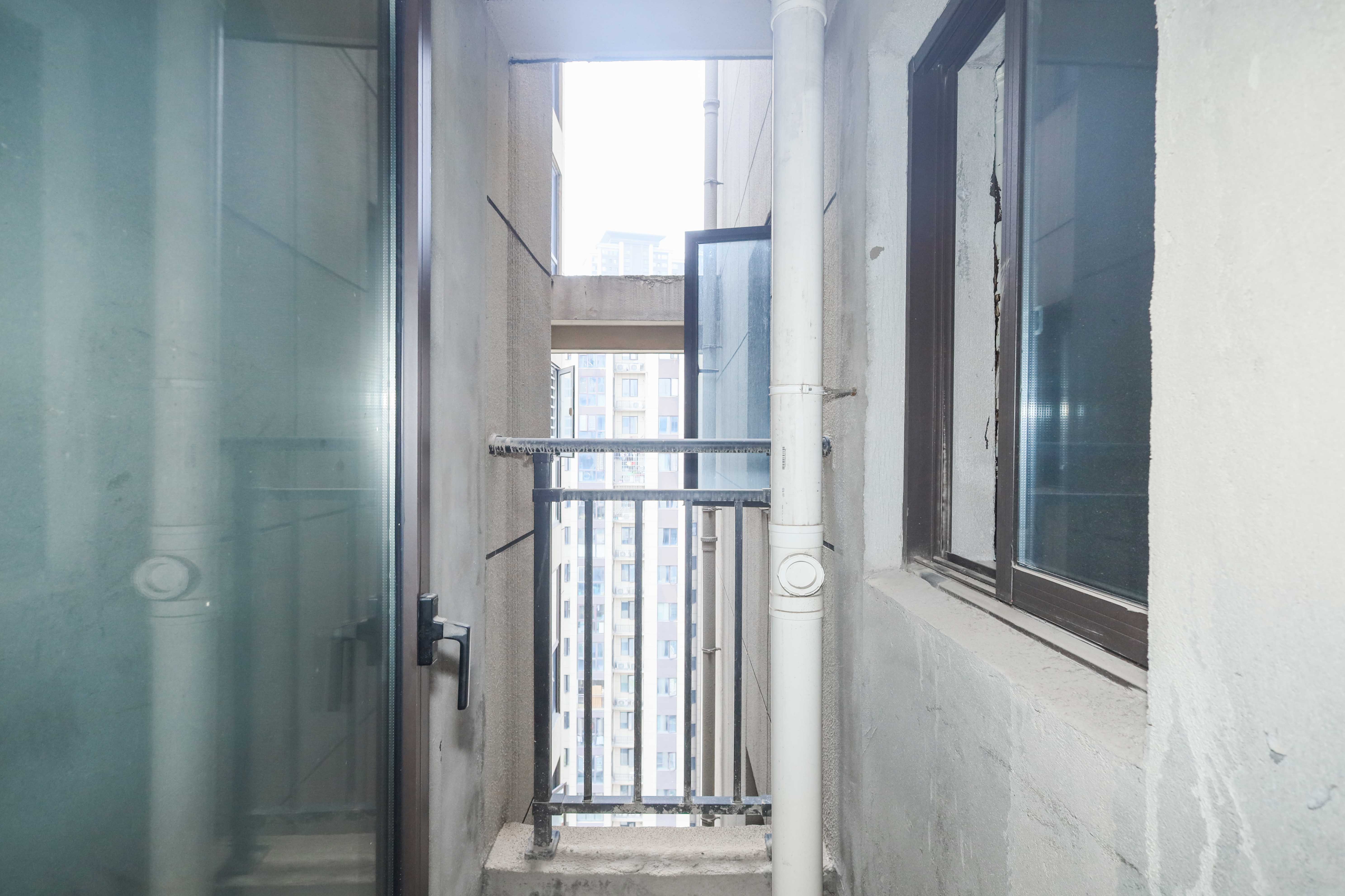 中国铁建梅溪青秀二期  3室2厅2卫   165.00万阳台