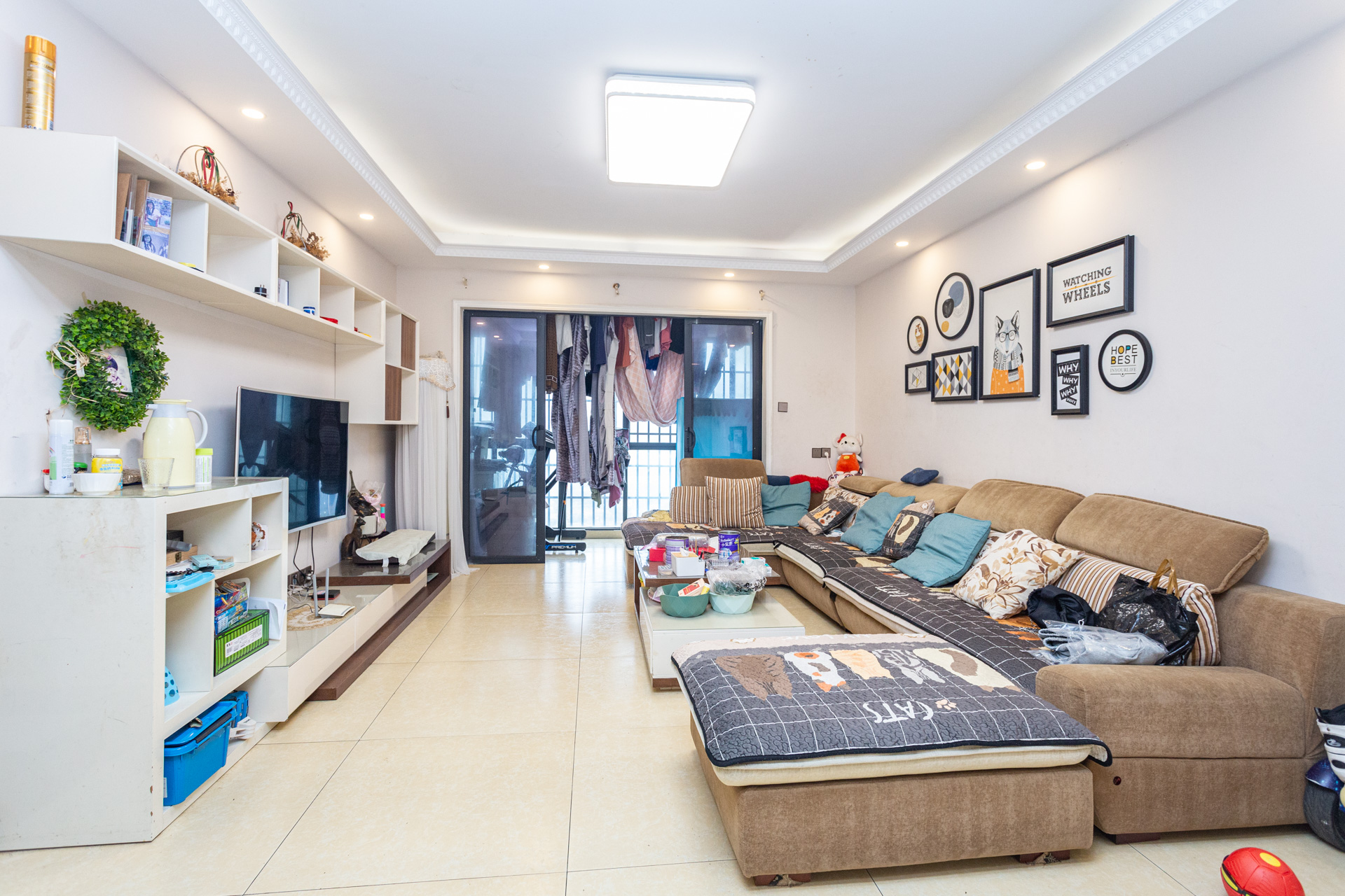 勤诚达新界 3室2厅1卫 111.0万 勤诚达新界 3室2厅1卫 111.0万客厅