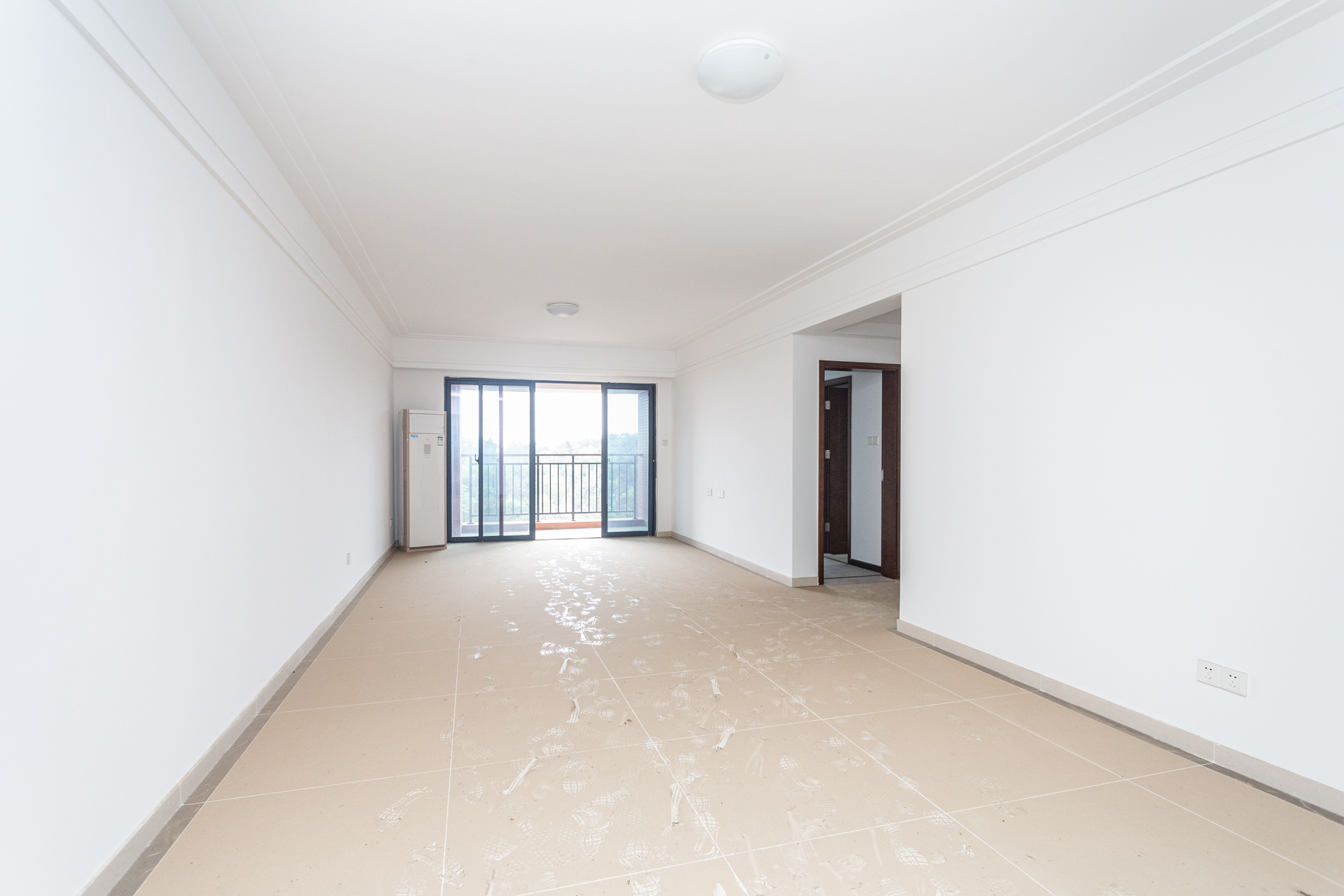 珠江东方明珠(新地东方明珠)三期 3室2厅2卫 69.0万 珠江东方明珠(新地东方明珠)三期 3室2厅2卫 69.0万客厅