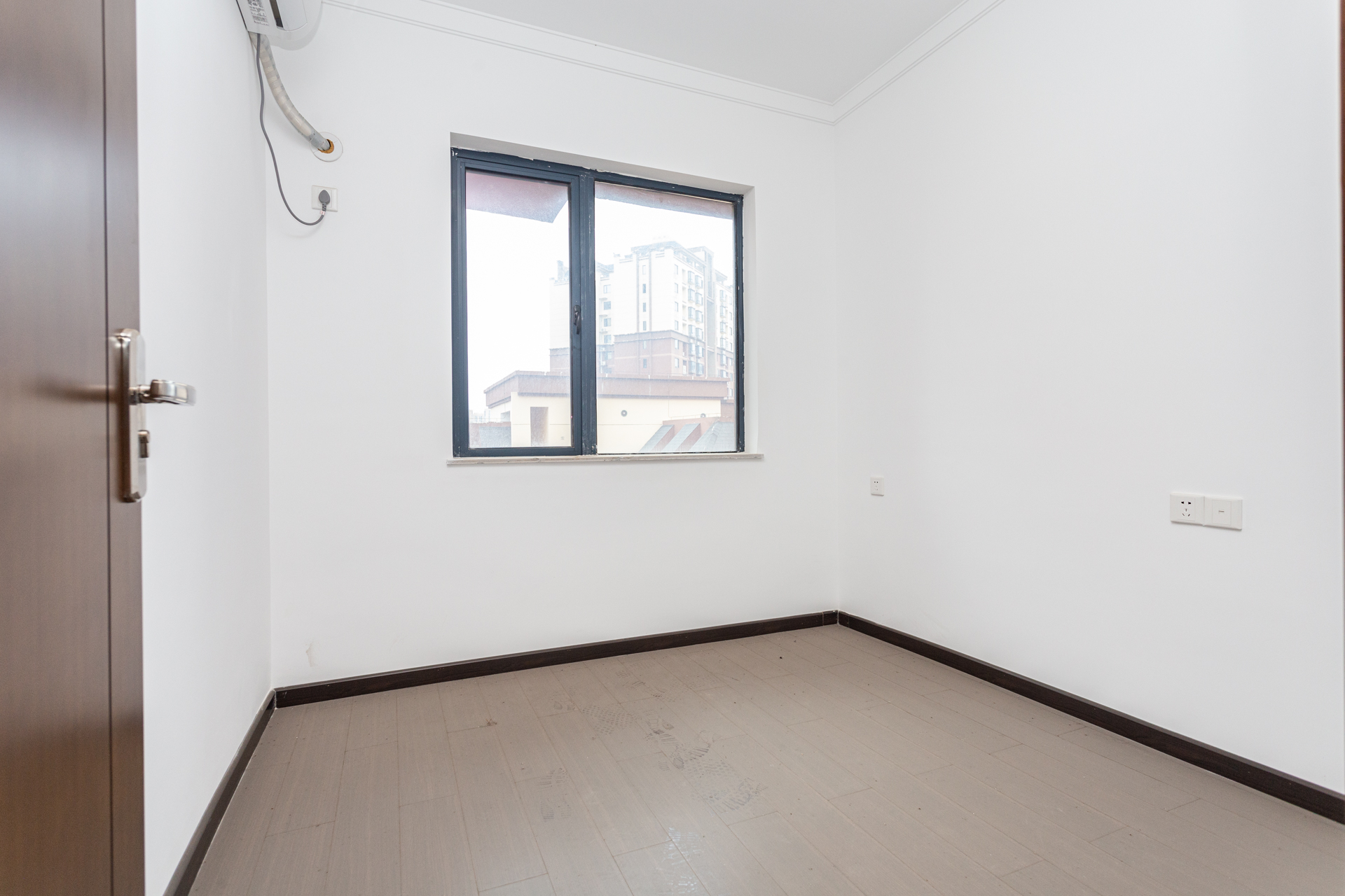 珠江东方明珠（新地东方明珠）三期  3室2厅2卫    69.0万卧室