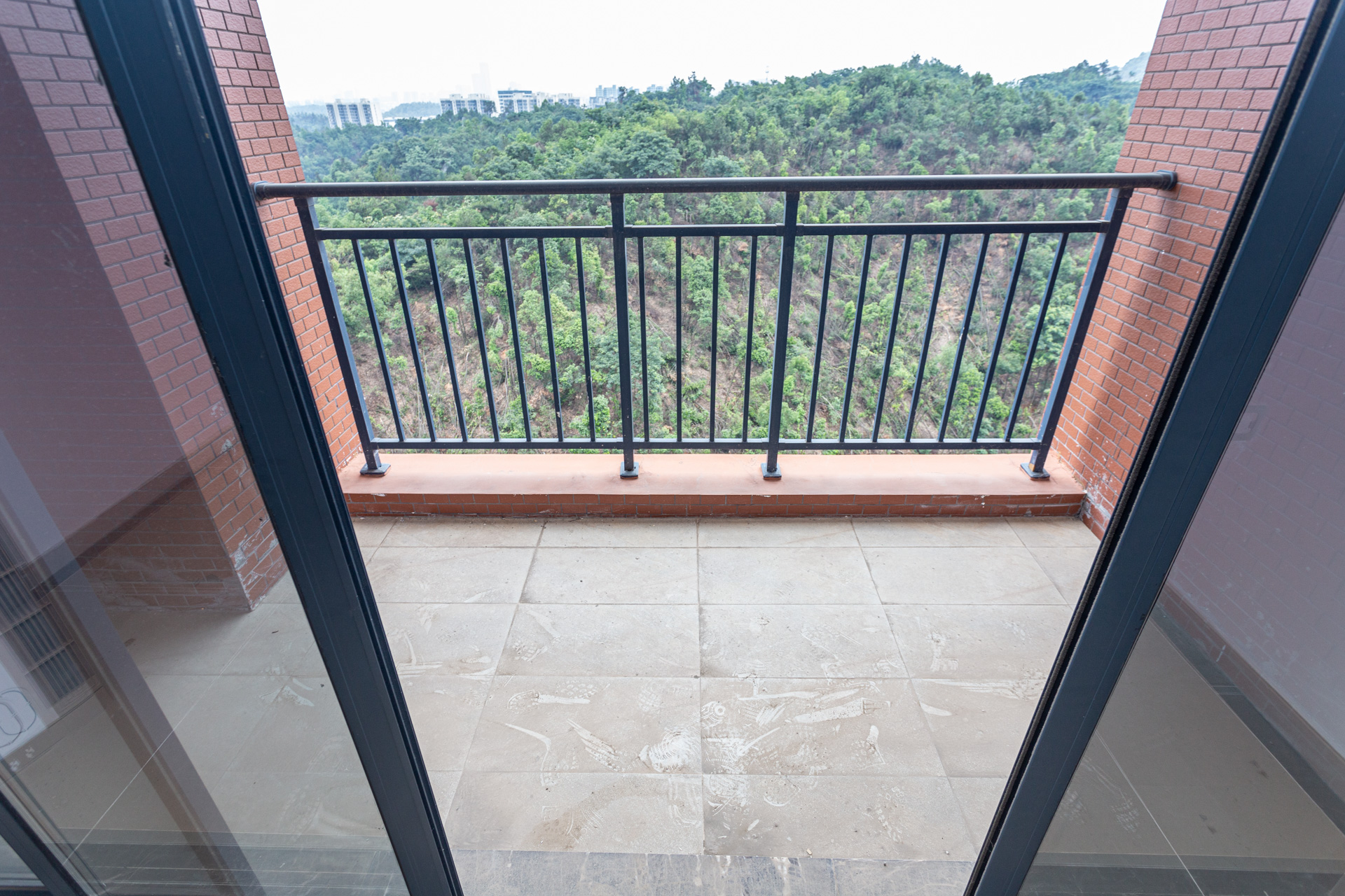 珠江东方明珠（新地东方明珠）三期  3室2厅2卫    69.0万阳台