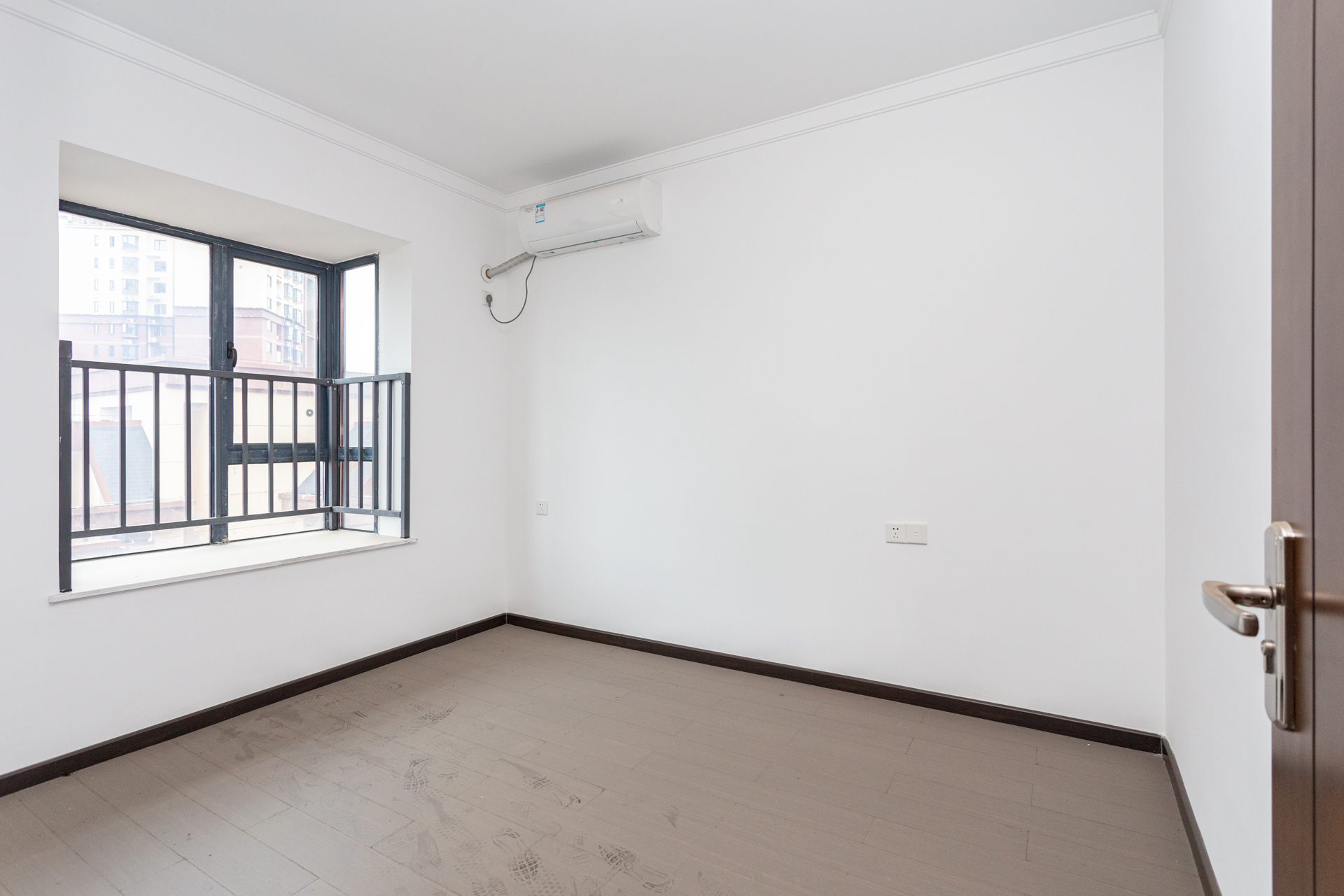 珠江东方明珠（新地东方明珠）三期  3室2厅2卫    69.0万卧室