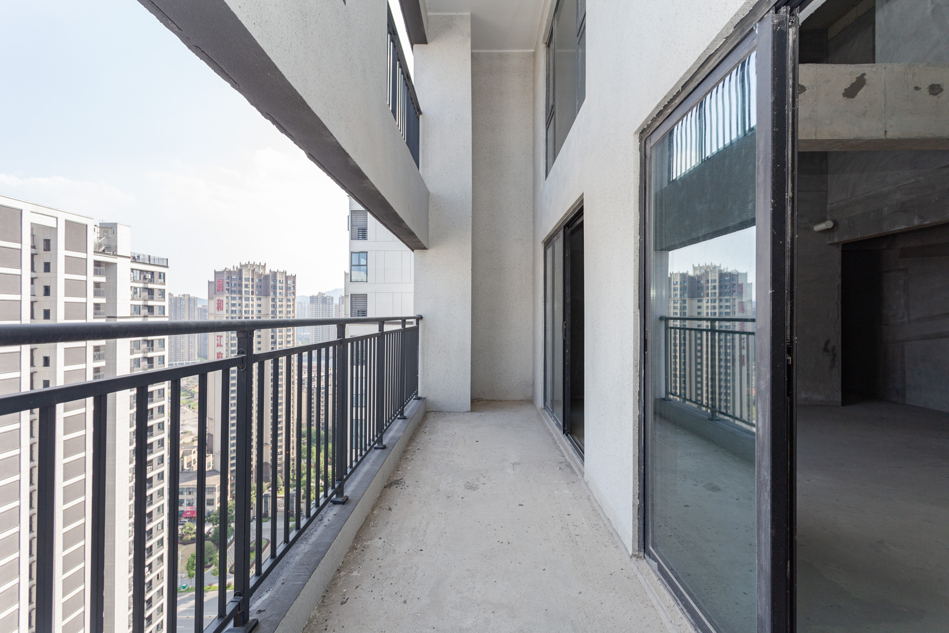 越秀湘江星汇城二期 4室2厅2卫 135.0万 越秀湘江星汇城二期 4室2厅2卫 135.0万阳台