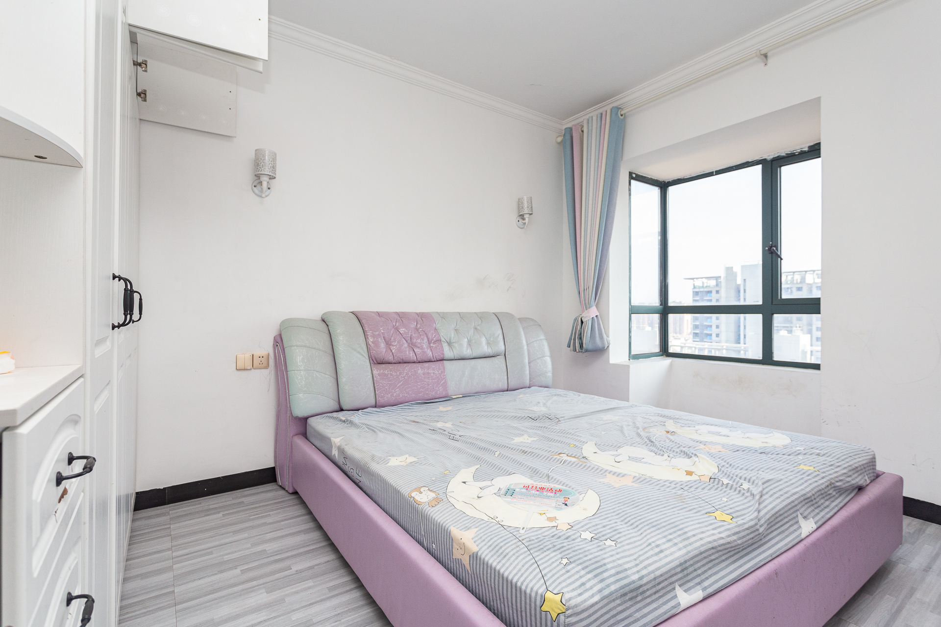 金湘苑(星澜之悦) 3室1厅1卫 65.0万 金湘苑(星澜之悦) 3室1厅1卫 65.0万卧室