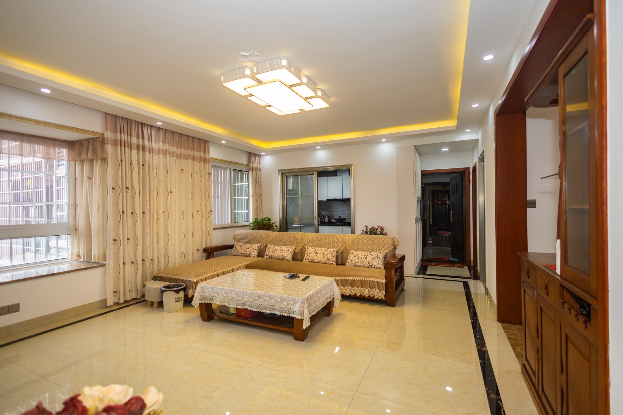 山水湾 4室2厅2卫 82.8万 山水湾 4室2厅2卫 82.8万客厅