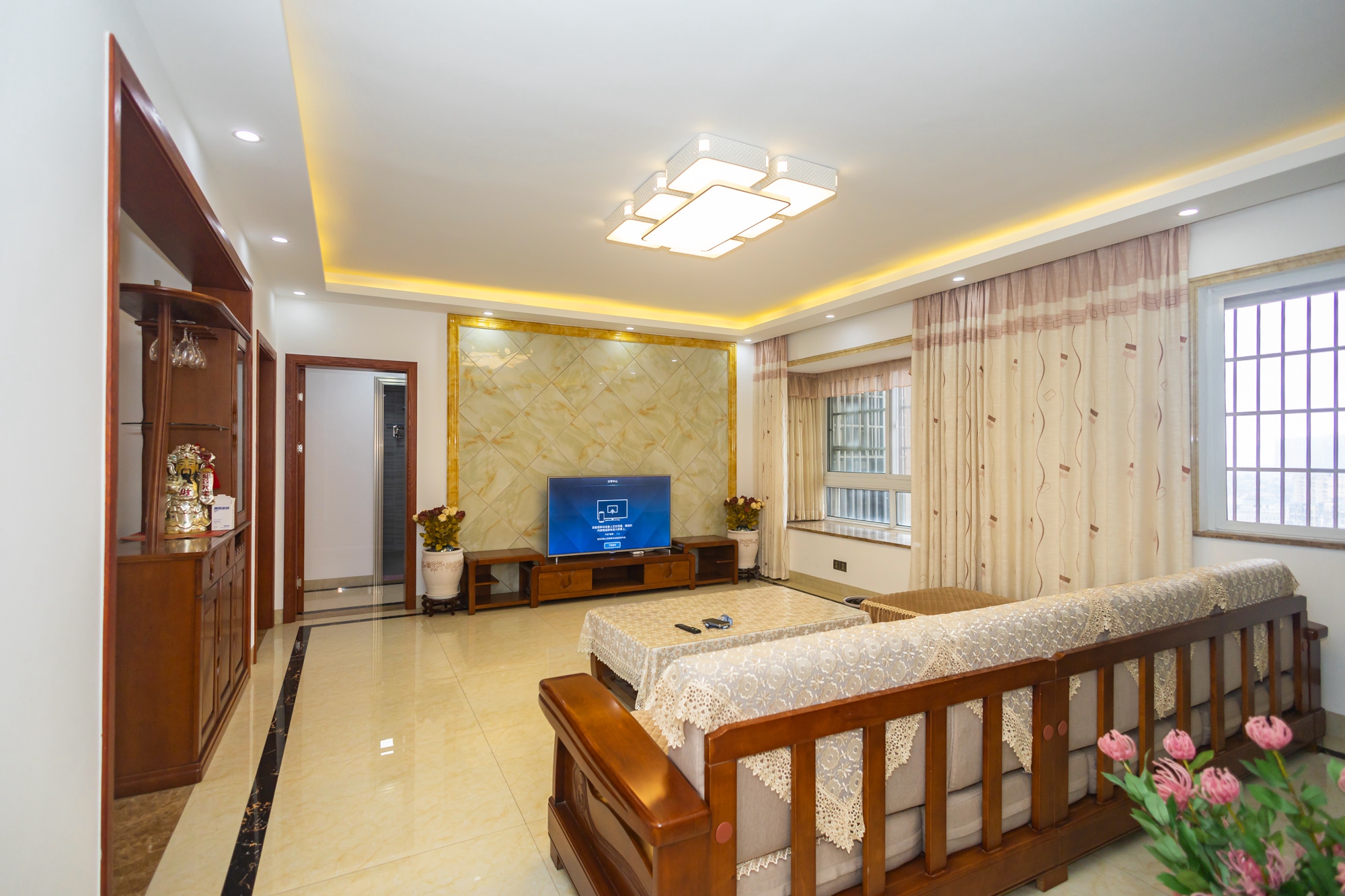 山水湾 4室2厅2卫 82.8万 山水湾 4室2厅2卫 82.8万客厅