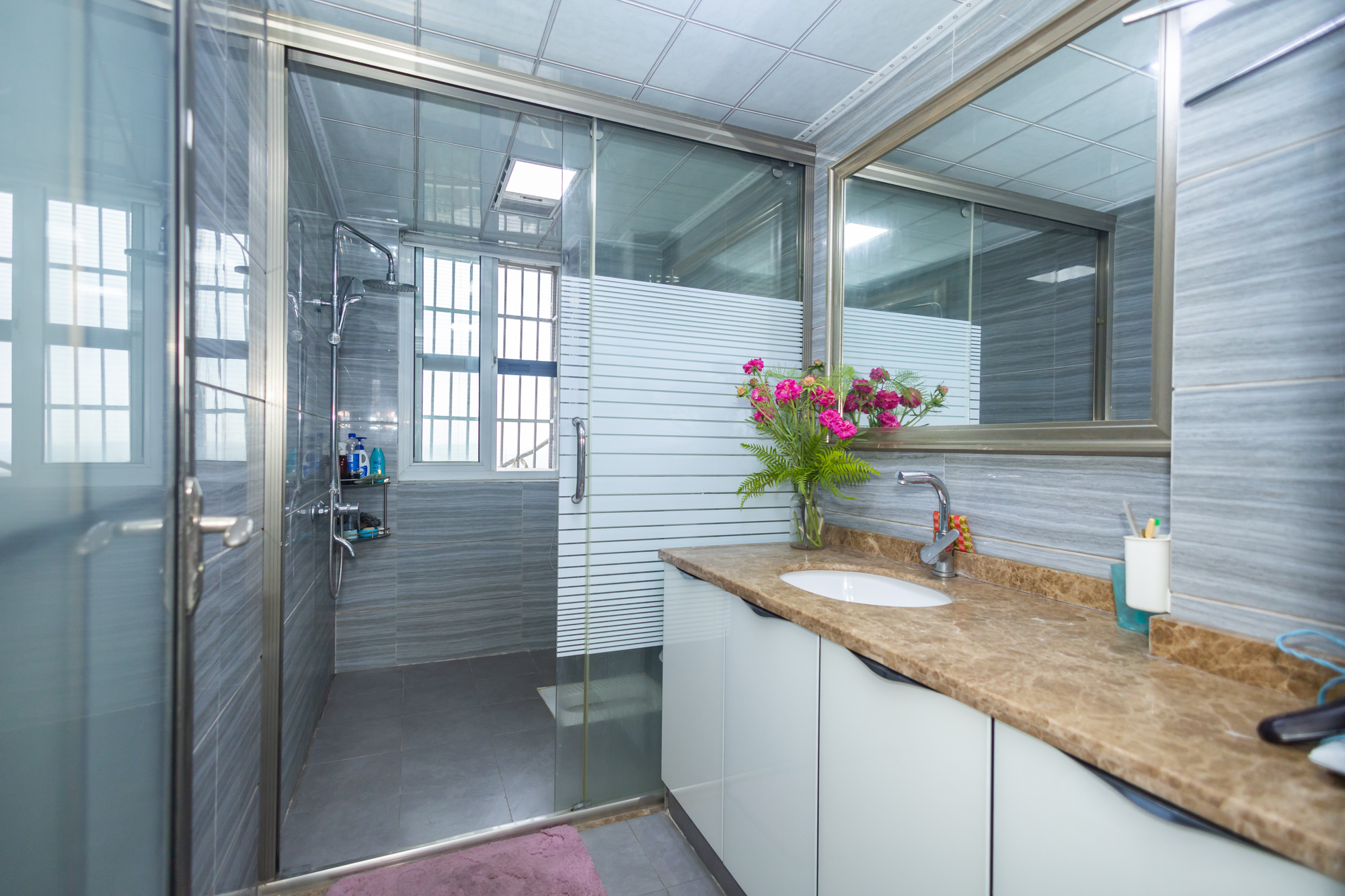 山水湾 4室2厅2卫 82.8万 山水湾 4室2厅2卫 82.8万卫生间