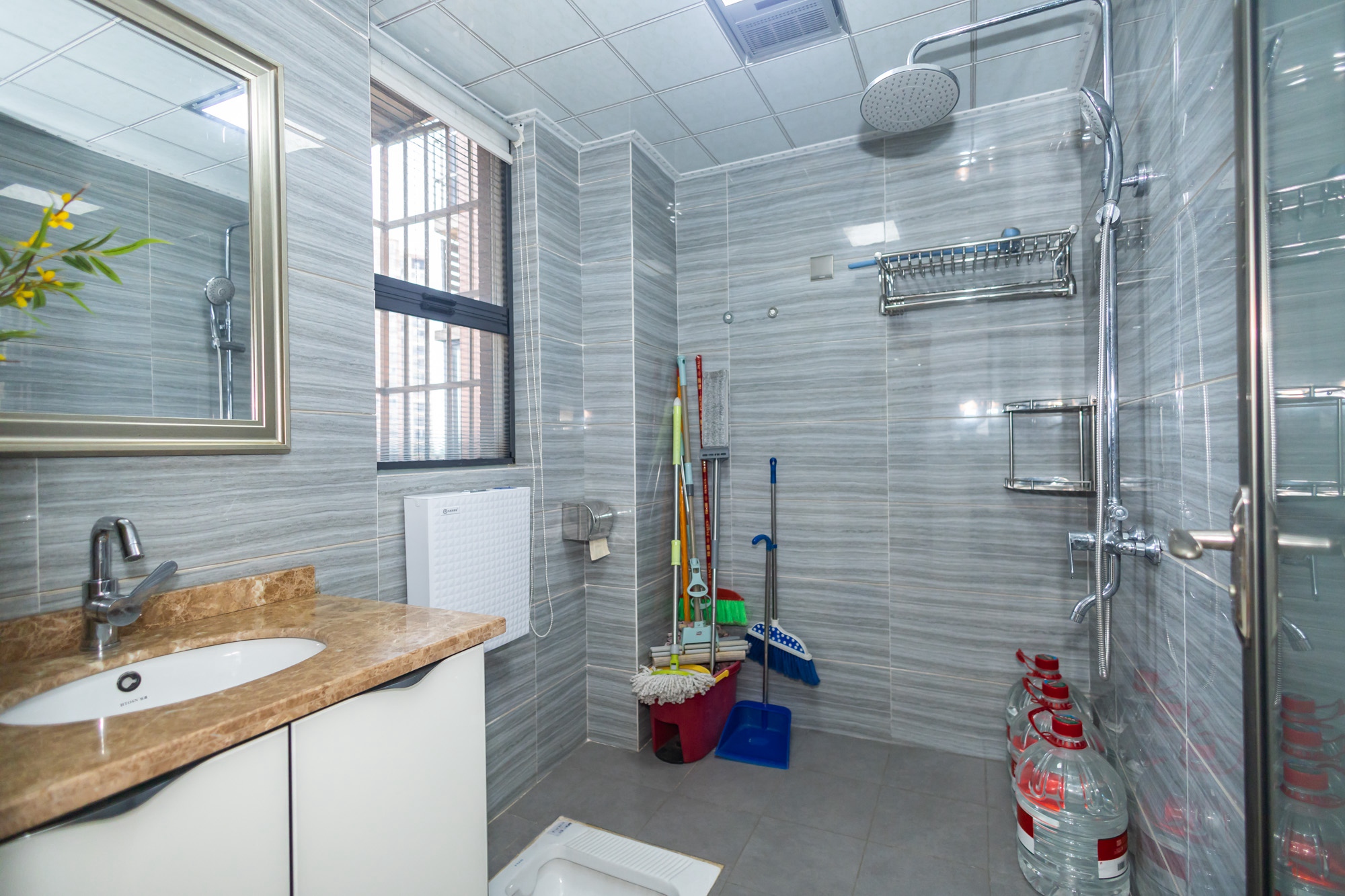 山水湾 4室2厅2卫 82.8万 山水湾 4室2厅2卫 82.8万卫生间