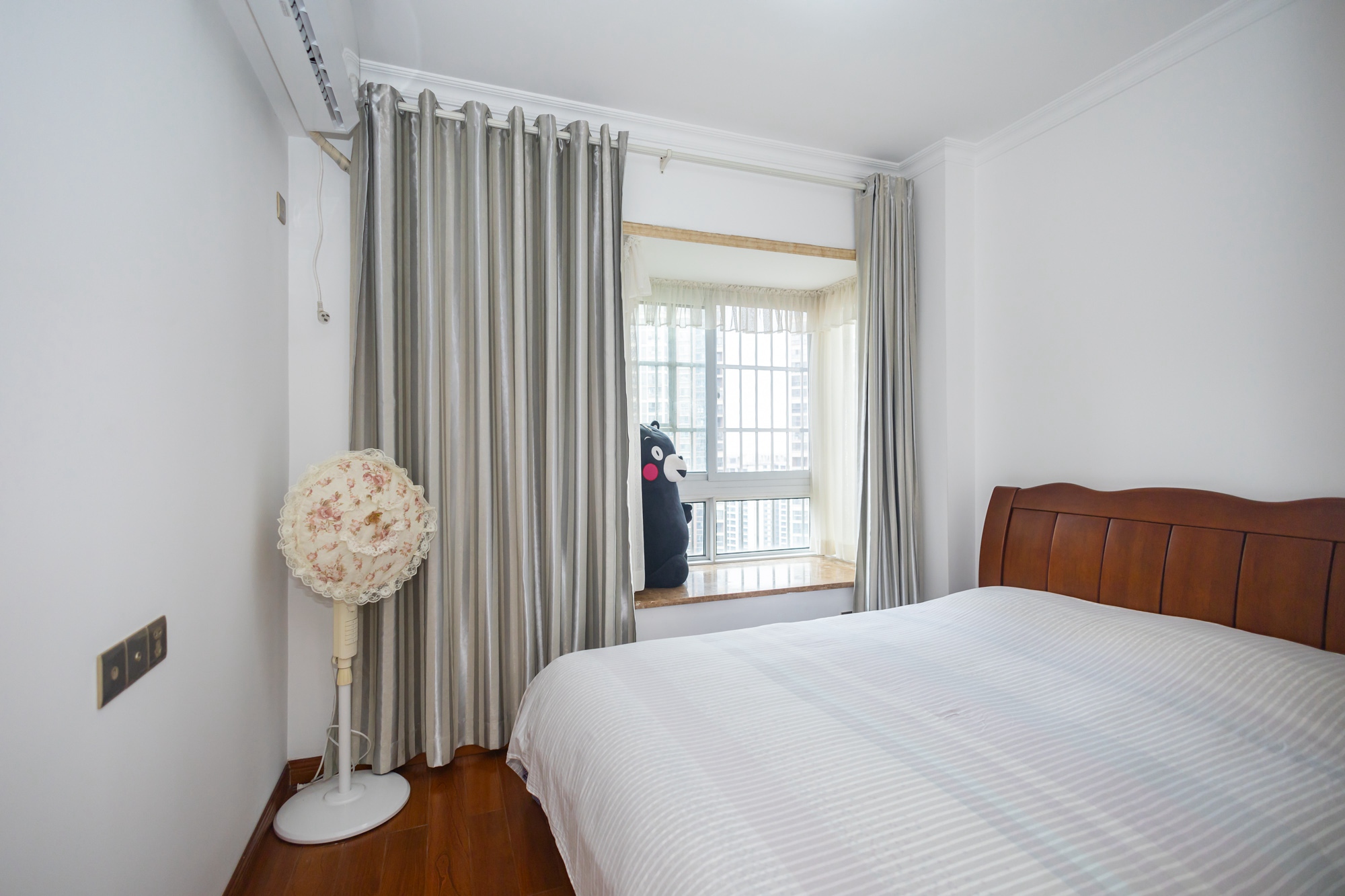 山水湾 4室2厅2卫 82.8万 山水湾 4室2厅2卫 82.8万卧室