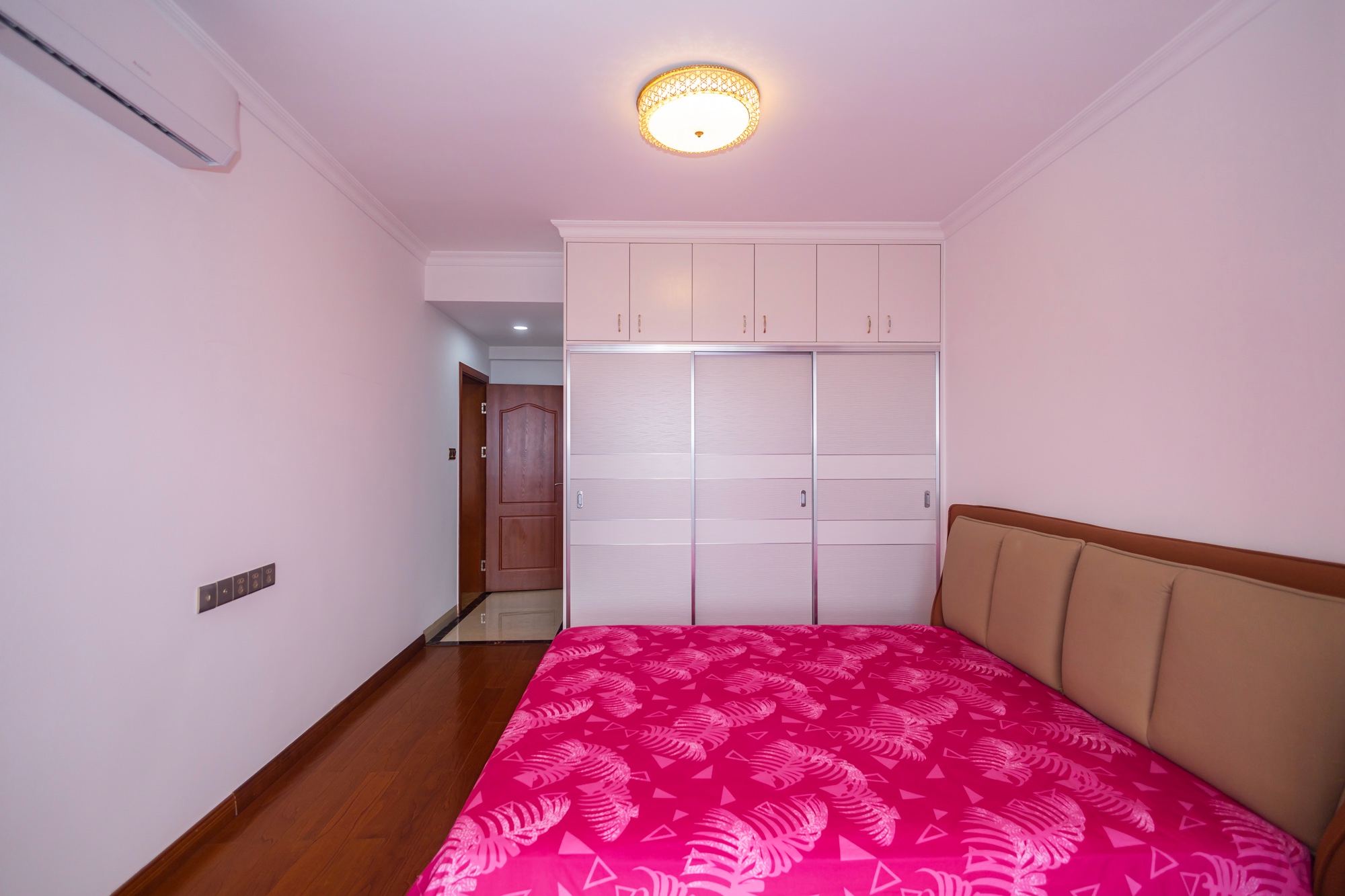 山水湾 4室2厅2卫 82.8万 山水湾 4室2厅2卫 82.8万卧室