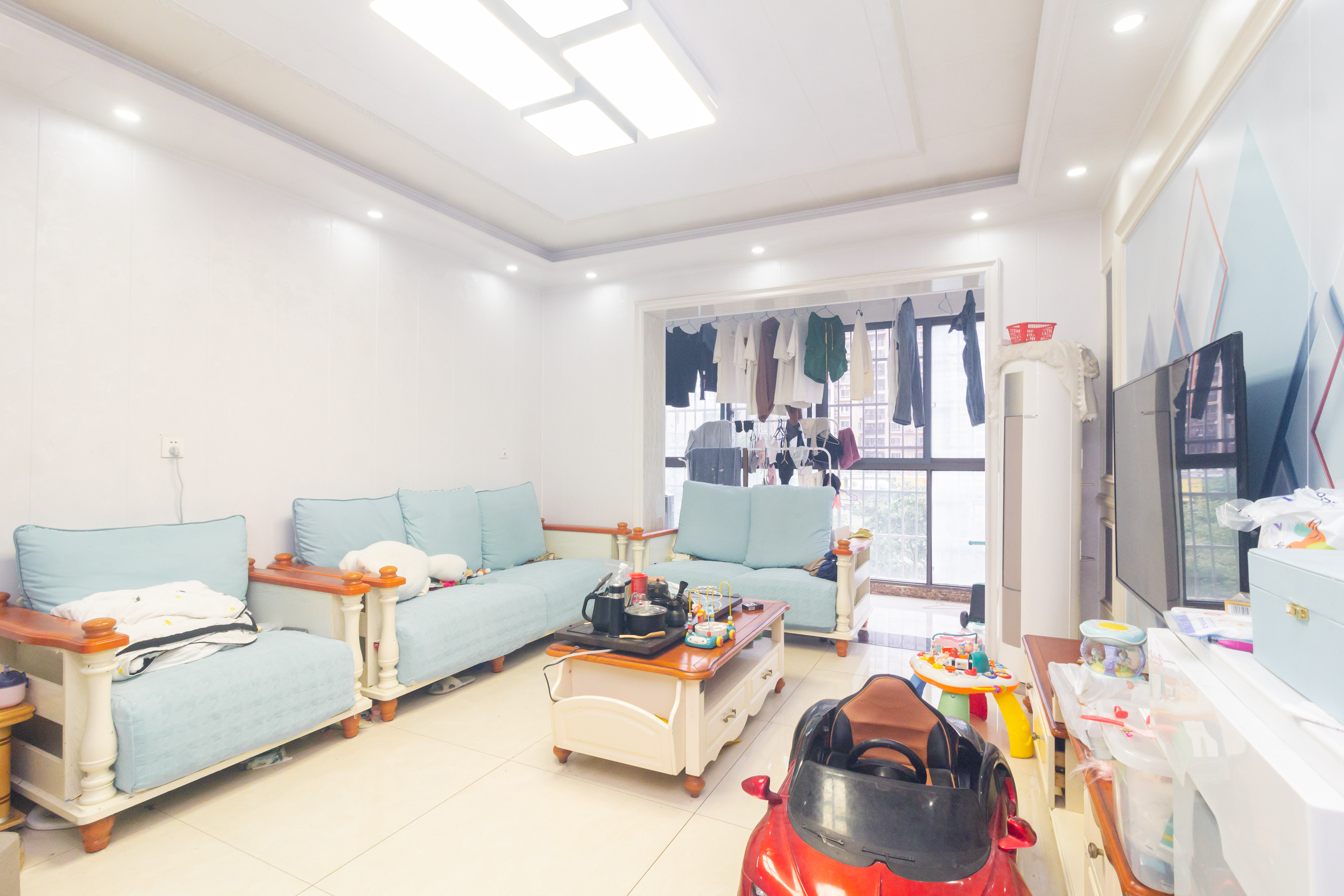 紫云阁  3室2厅2卫   88.00万客厅