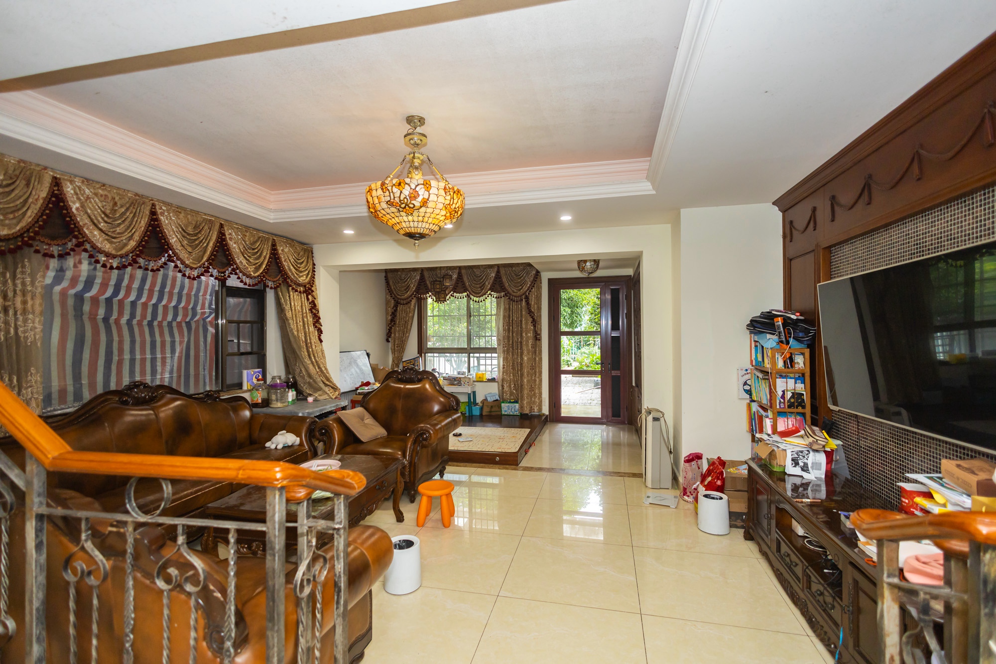 碧桂园威尼斯城  5室2厅4卫    368.0万 碧桂园威尼斯城  5室2厅4卫    368.0万客厅