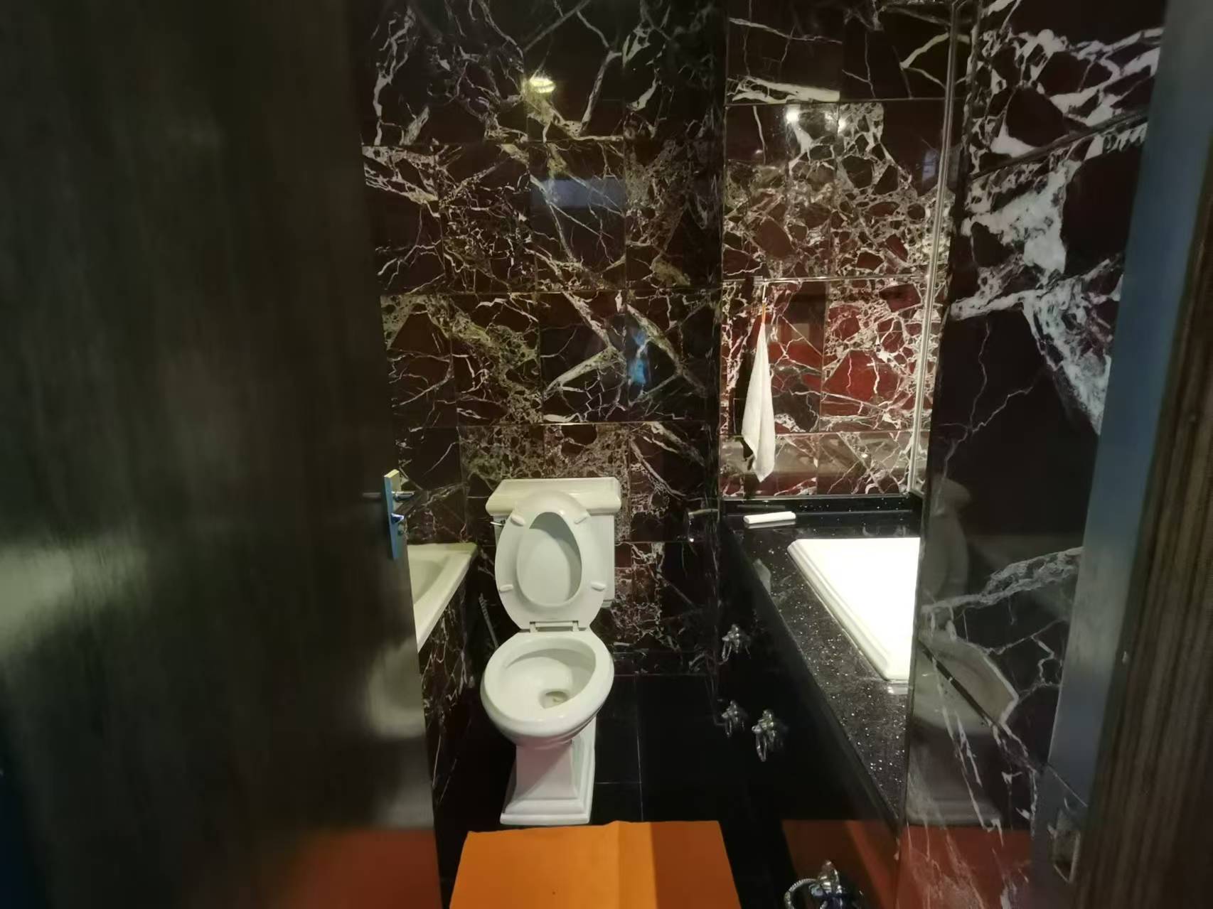 联谊怡沁园 3室2厅2卫 89.8万 联谊怡沁园 3室2厅2卫 89.8万室内图