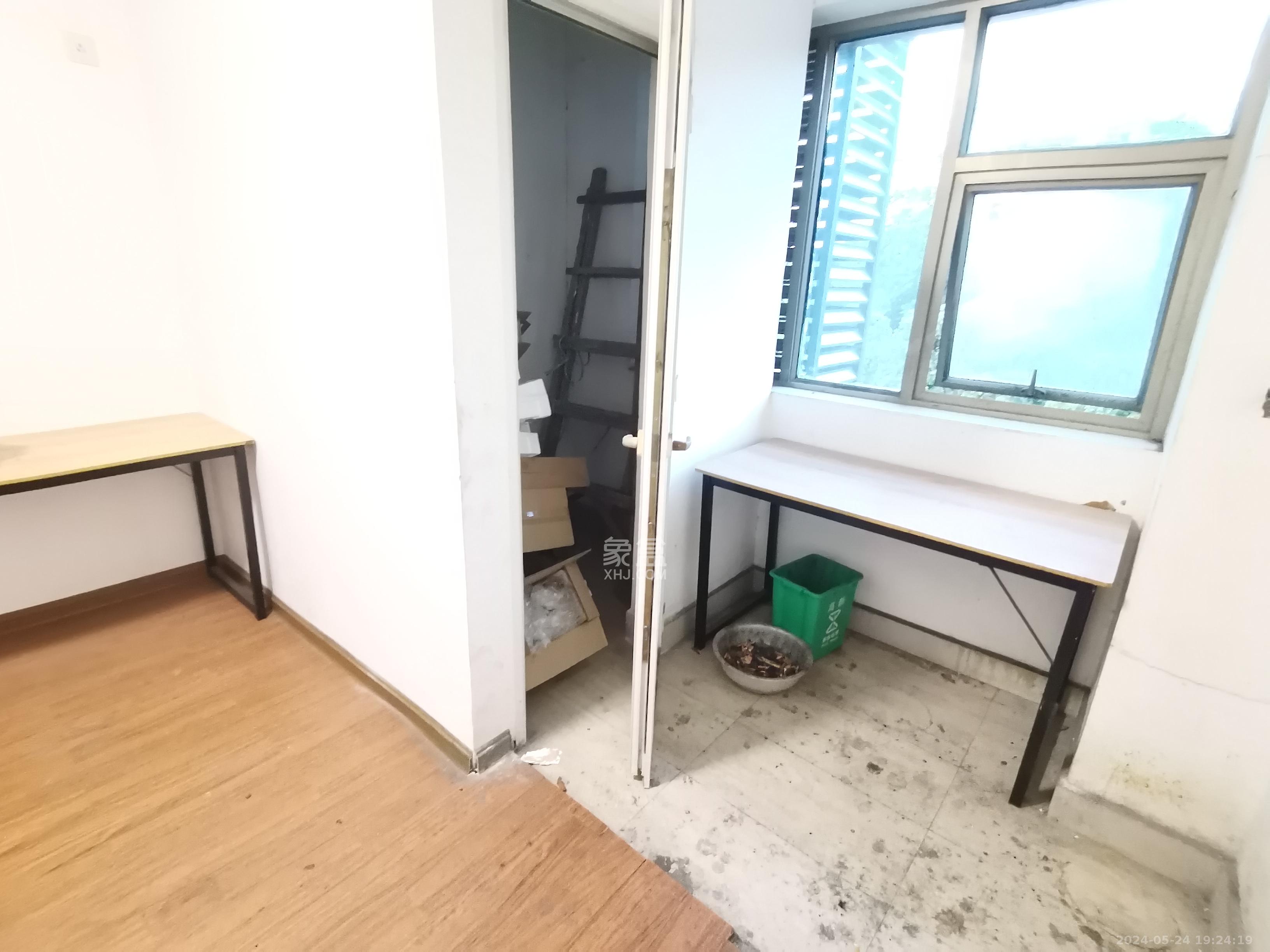 麓谷坐标  1室1厅1卫   2300.00元/月室内图