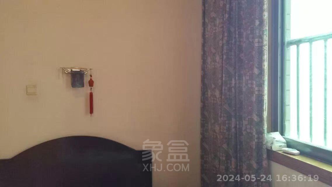 房产大厦  3室2厅1卫   2000.00元/月室内图