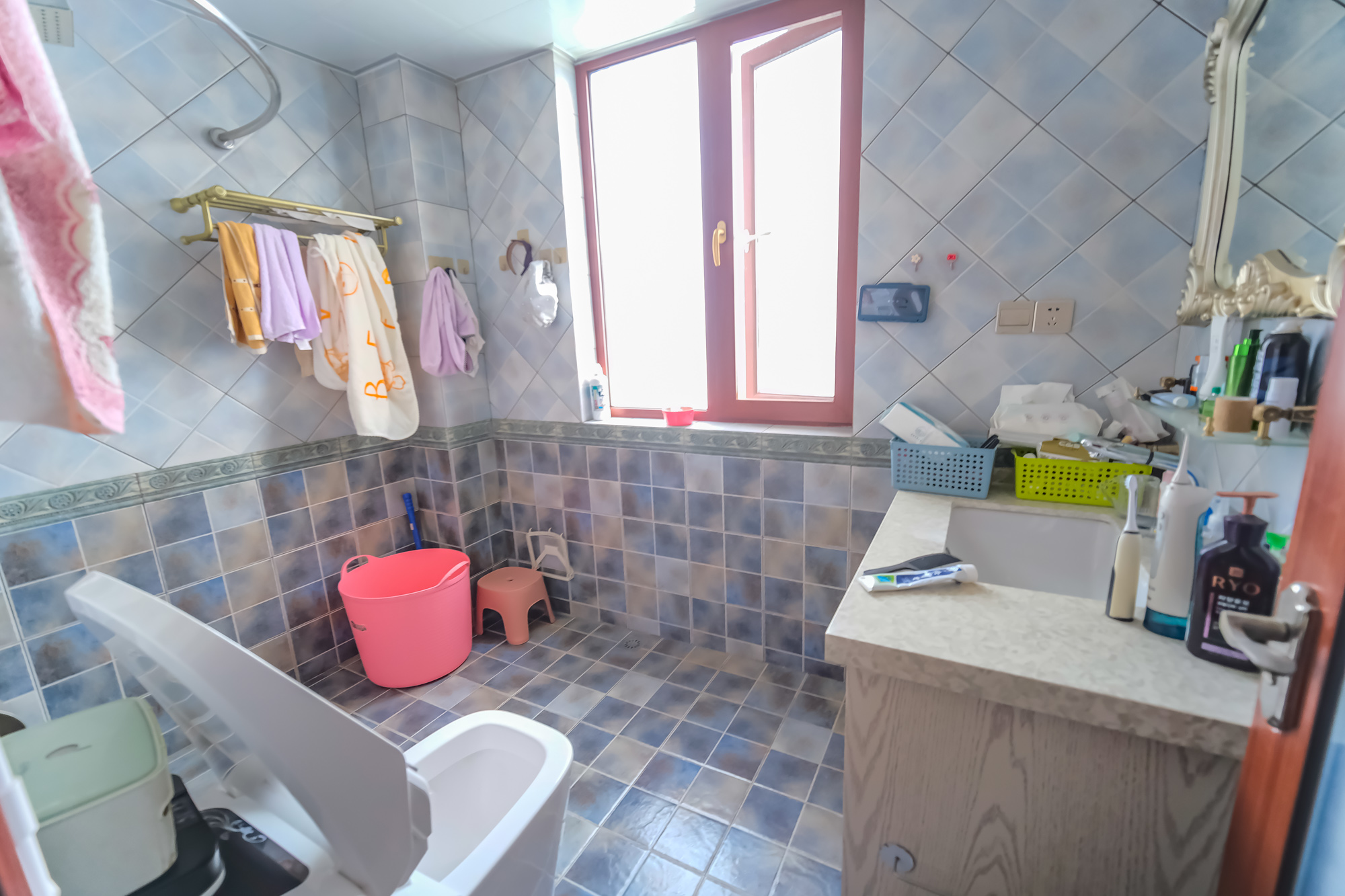 红树湾  4室2厅2卫    108.0万 红树湾  4室2厅2卫    108.0万卫生间