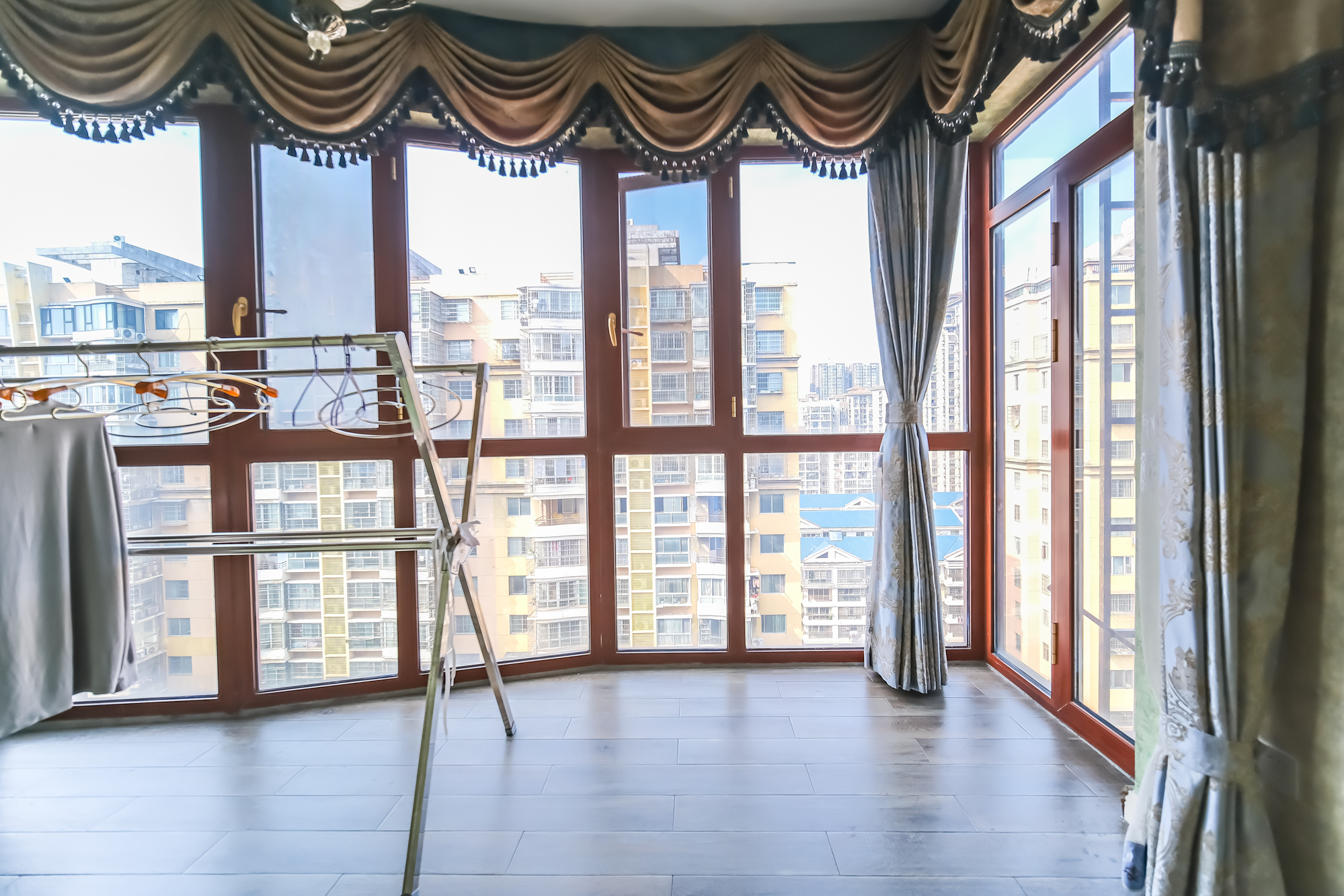 红树湾  4室2厅2卫    108.0万 红树湾  4室2厅2卫    108.0万阳台