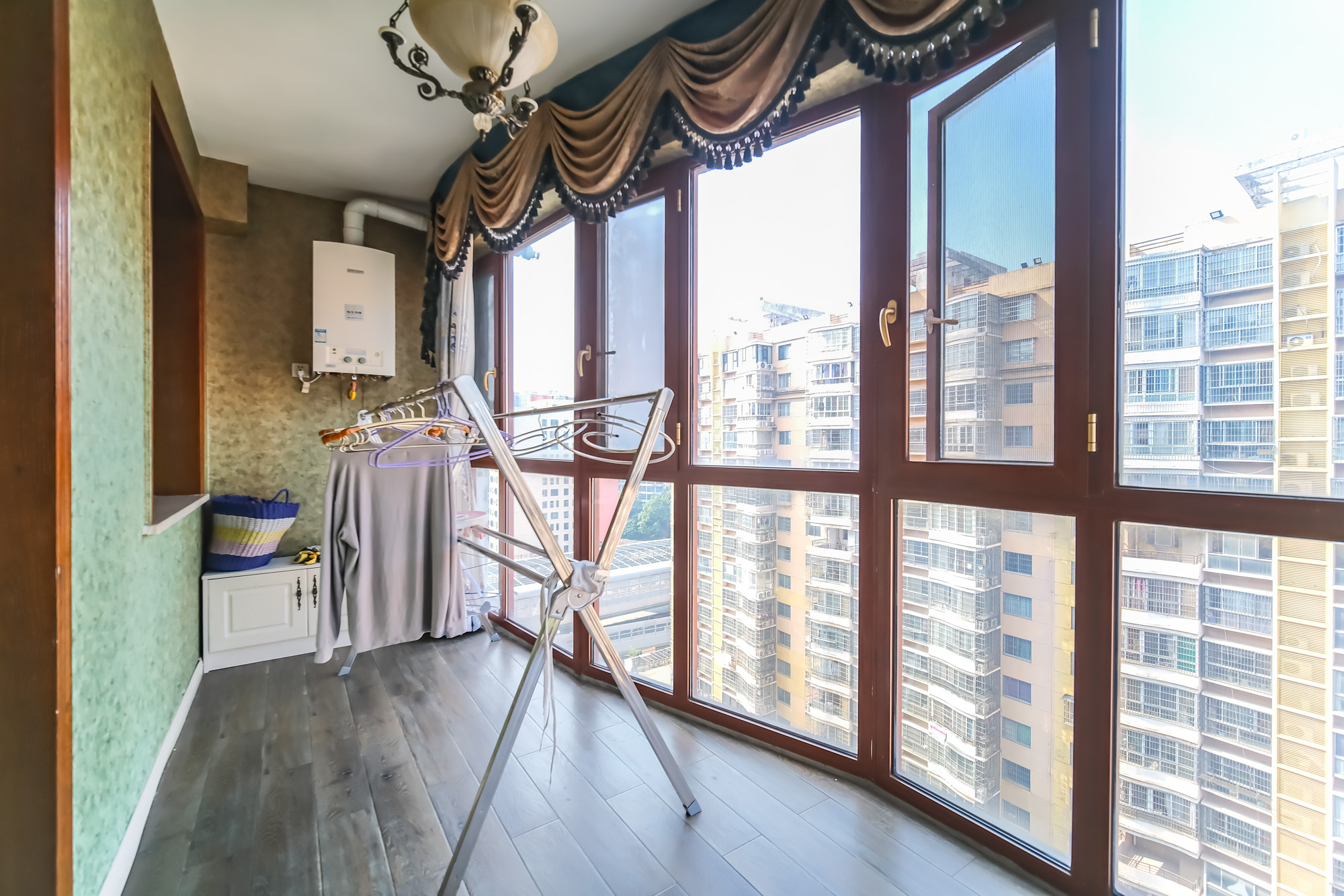 红树湾  4室2厅2卫    108.0万 红树湾  4室2厅2卫    108.0万阳台