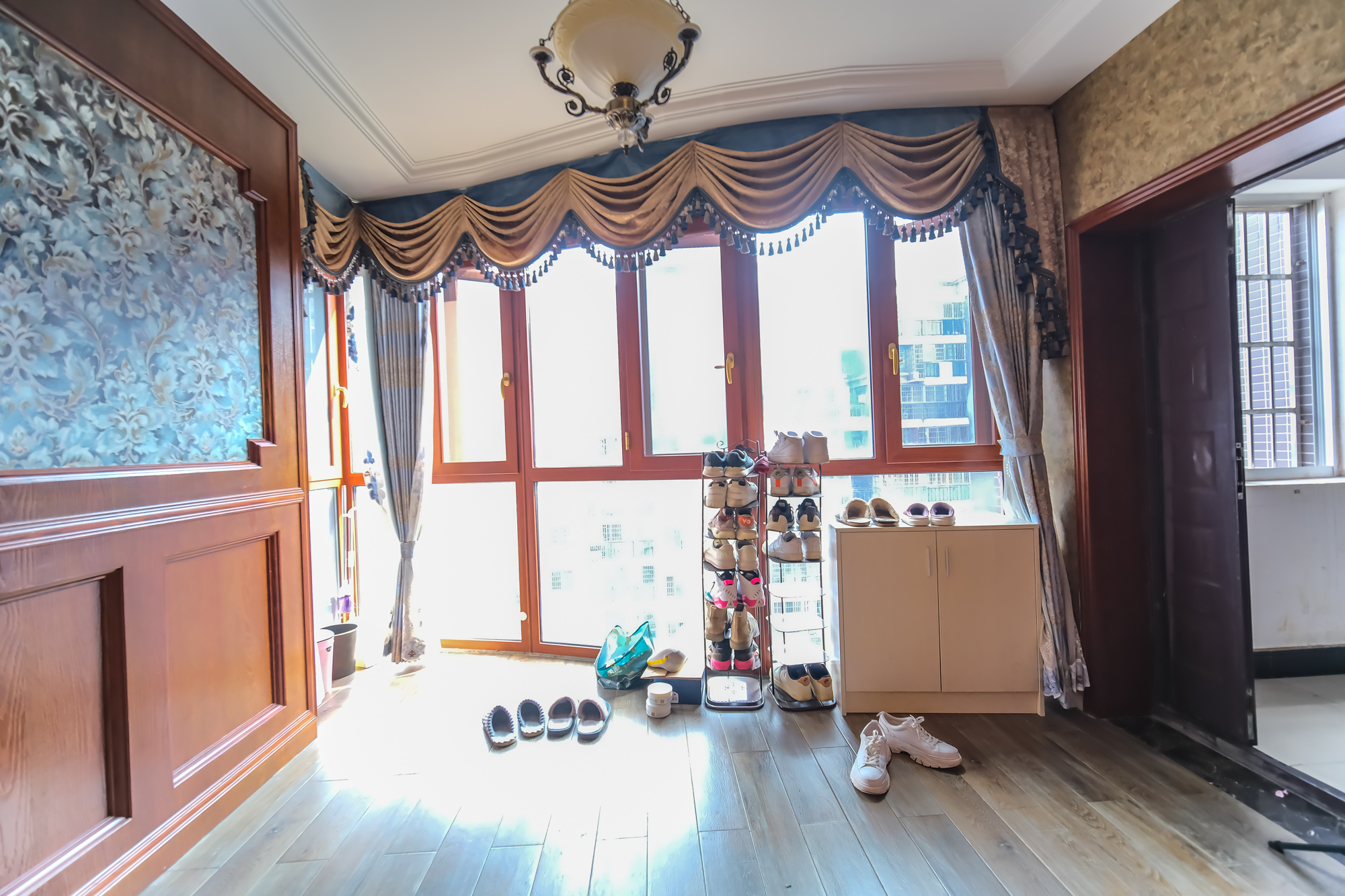 红树湾  4室2厅2卫    108.0万 红树湾  4室2厅2卫    108.0万阳台