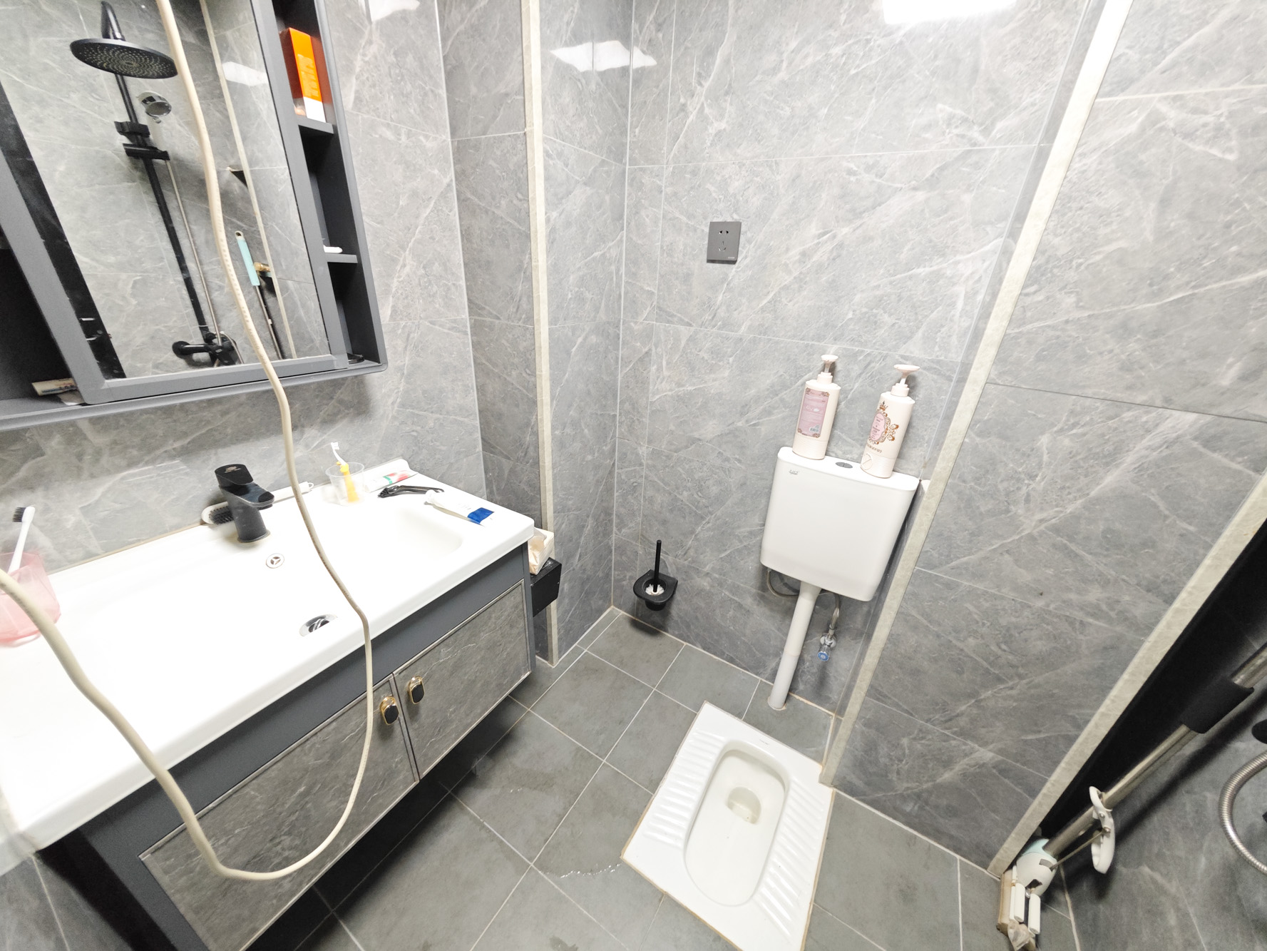 长房明宸府  3室2厅2卫   105.00万卫生间