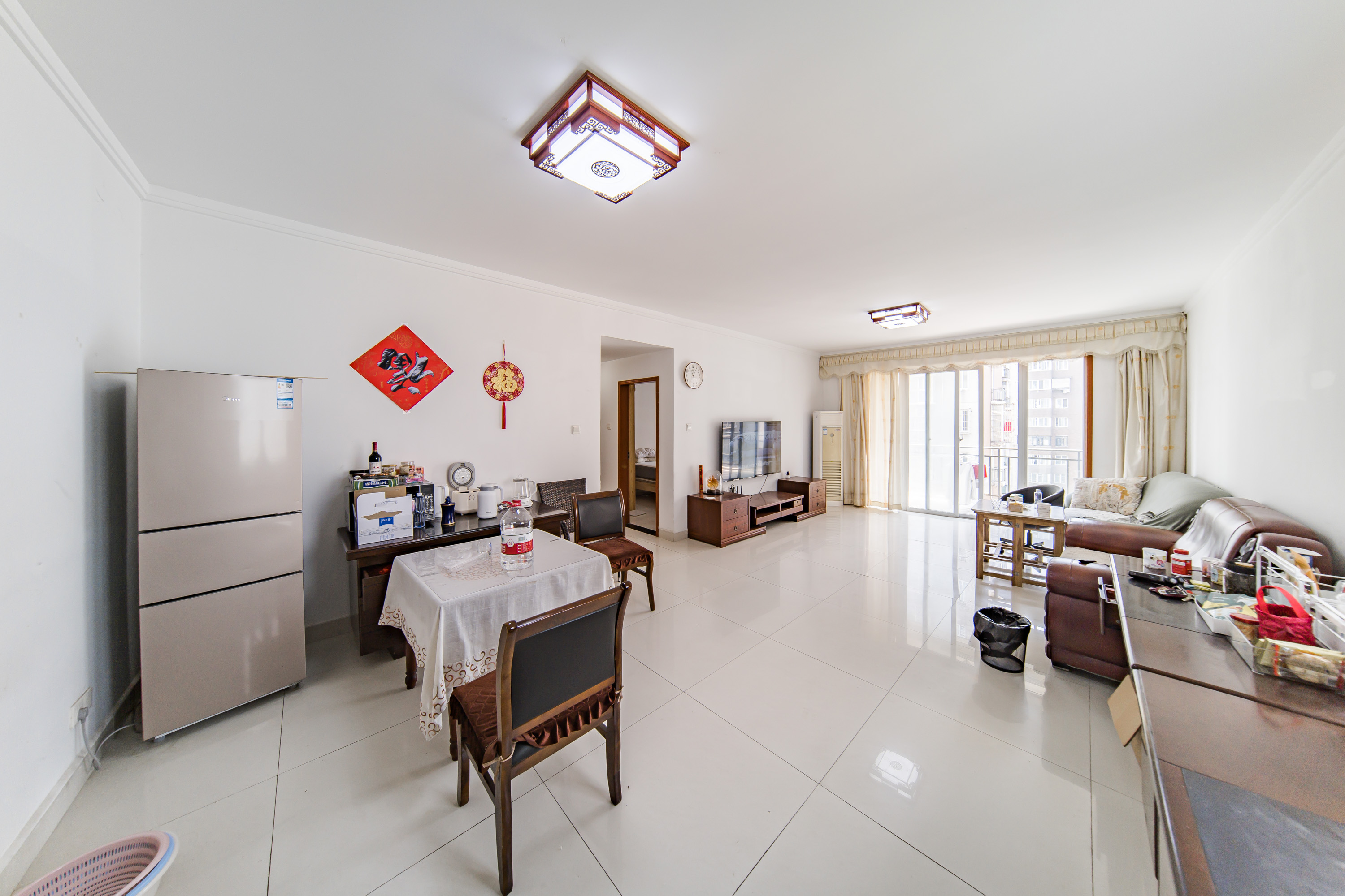 岳麓现代城 3室2厅2卫 175.0万 岳麓现代城 3室2厅2卫 175.0万客厅