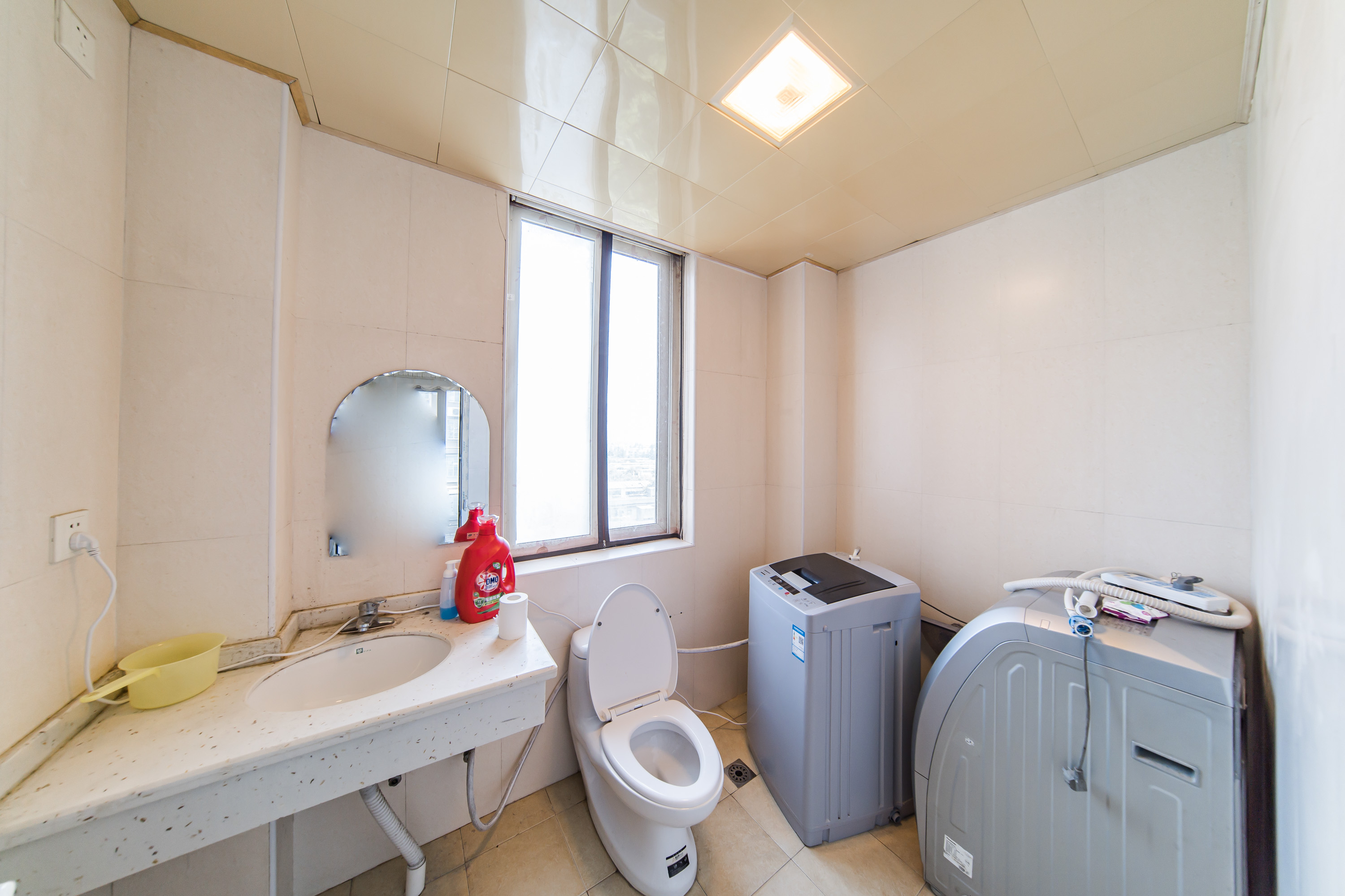 岳麓现代城 3室2厅2卫 175.0万 岳麓现代城 3室2厅2卫 175.0万卫生间