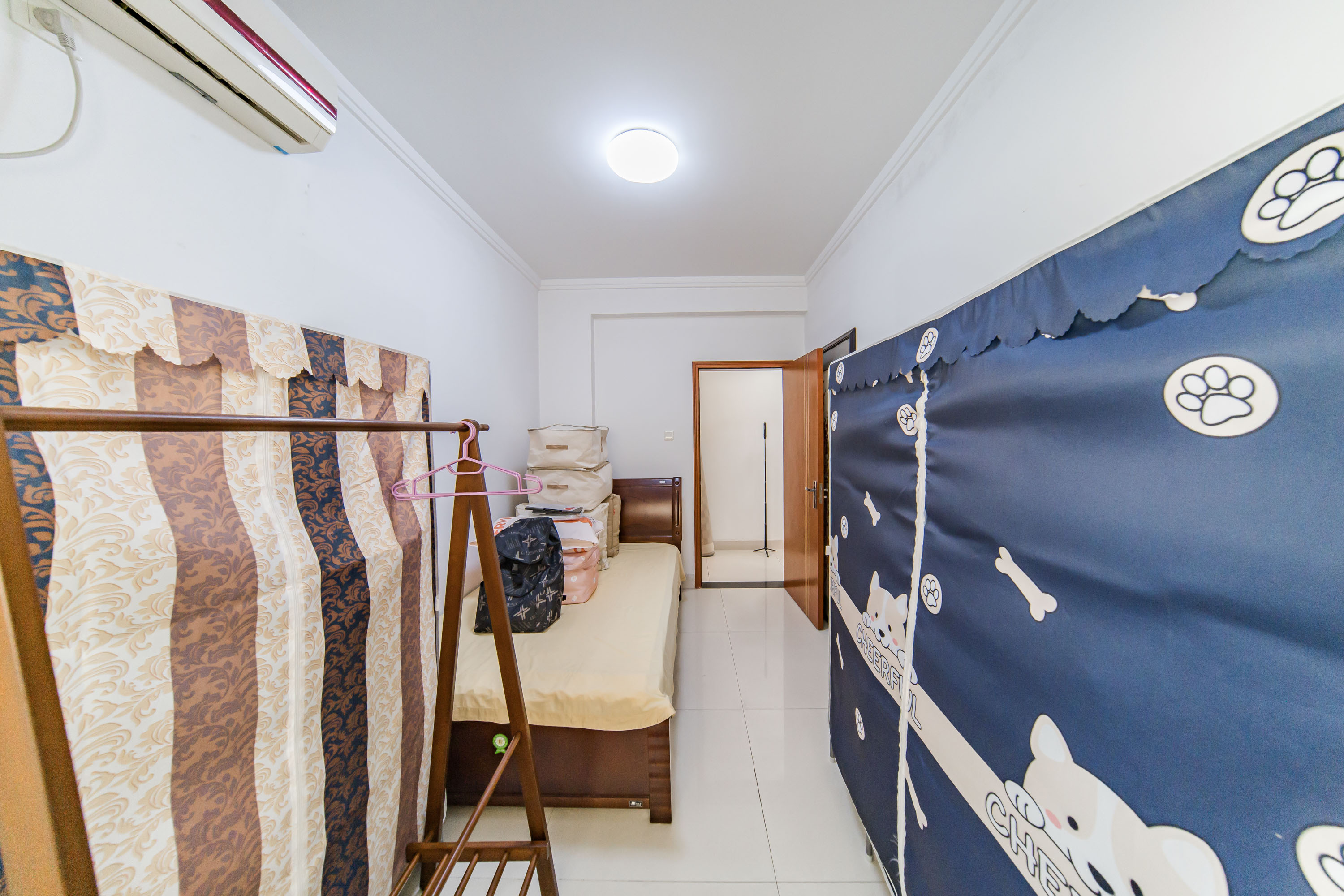 岳麓现代城 3室2厅2卫 175.0万 岳麓现代城 3室2厅2卫 175.0万卧室