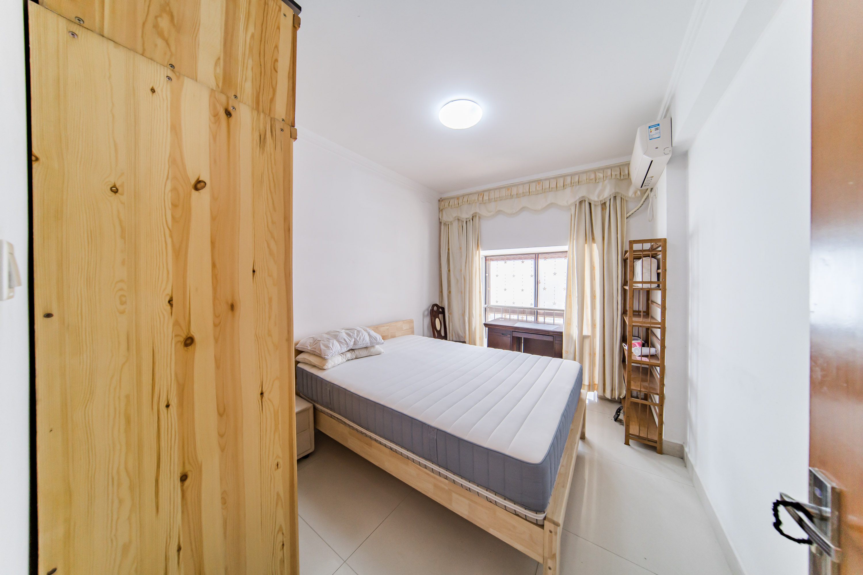 岳麓现代城 3室2厅2卫 175.0万 岳麓现代城 3室2厅2卫 175.0万卧室