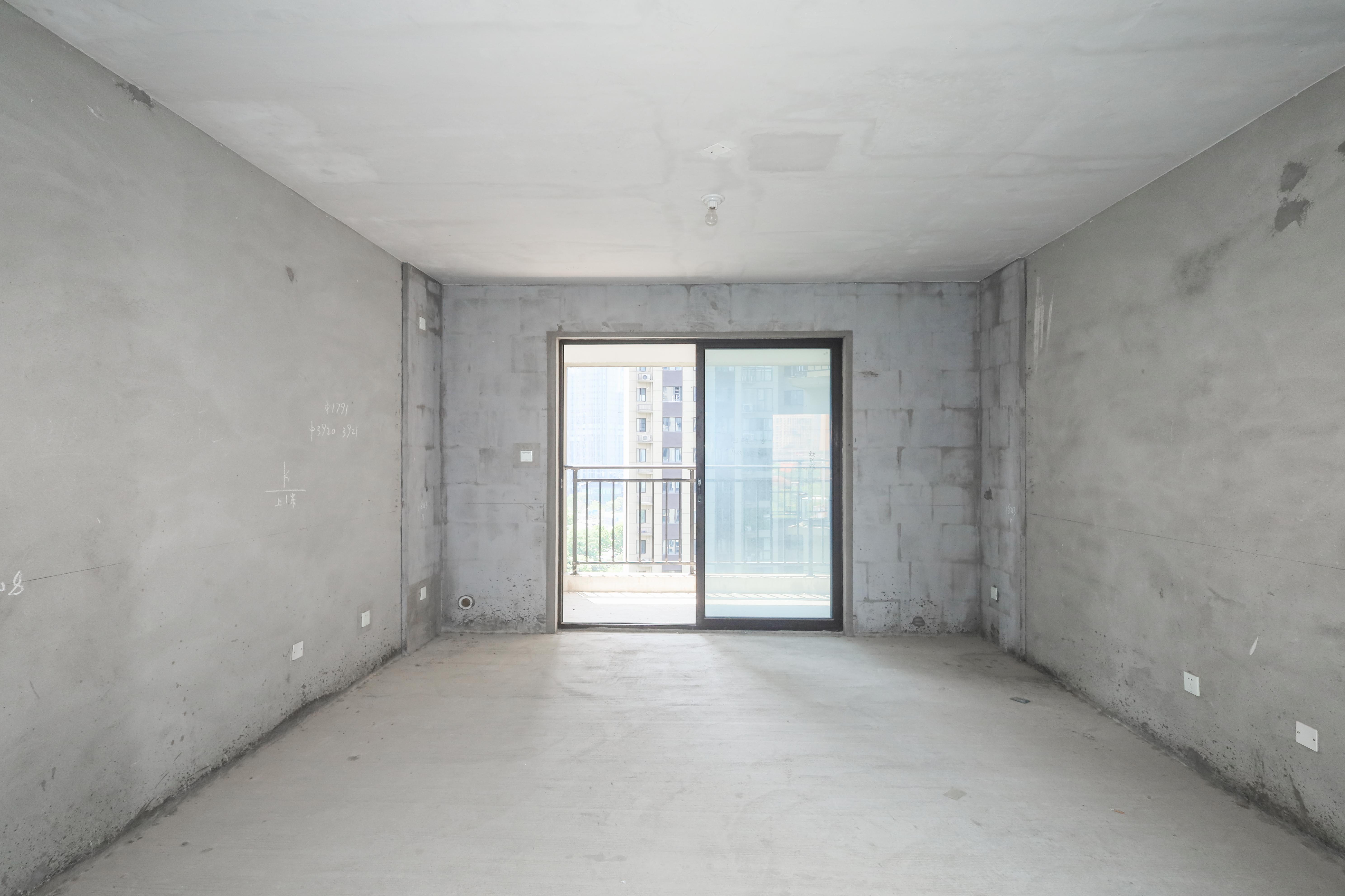 中国铁建梅溪青秀二期  4室2厅2卫   230.00万