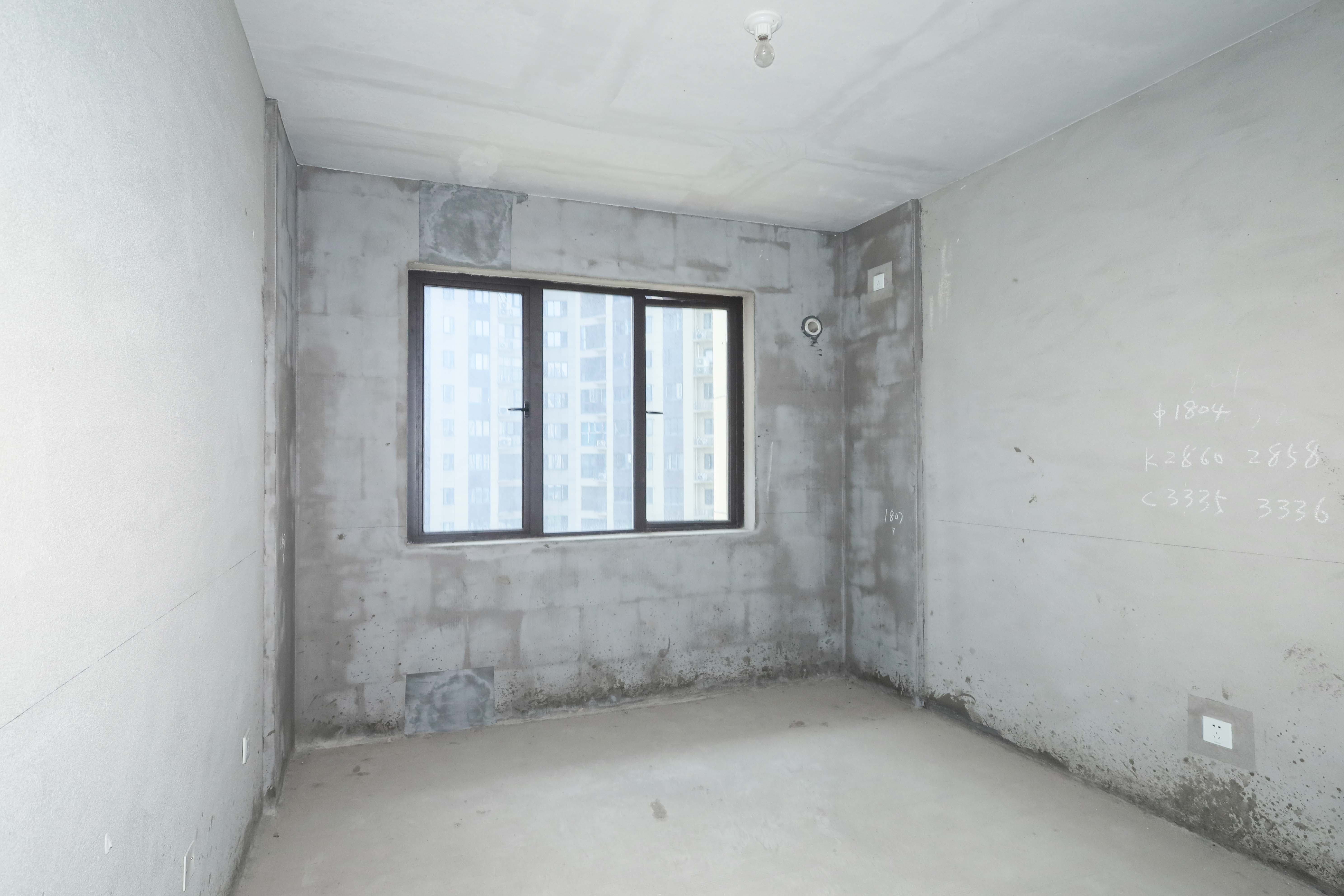 中国铁建梅溪青秀二期  4室2厅2卫   230.00万卧室