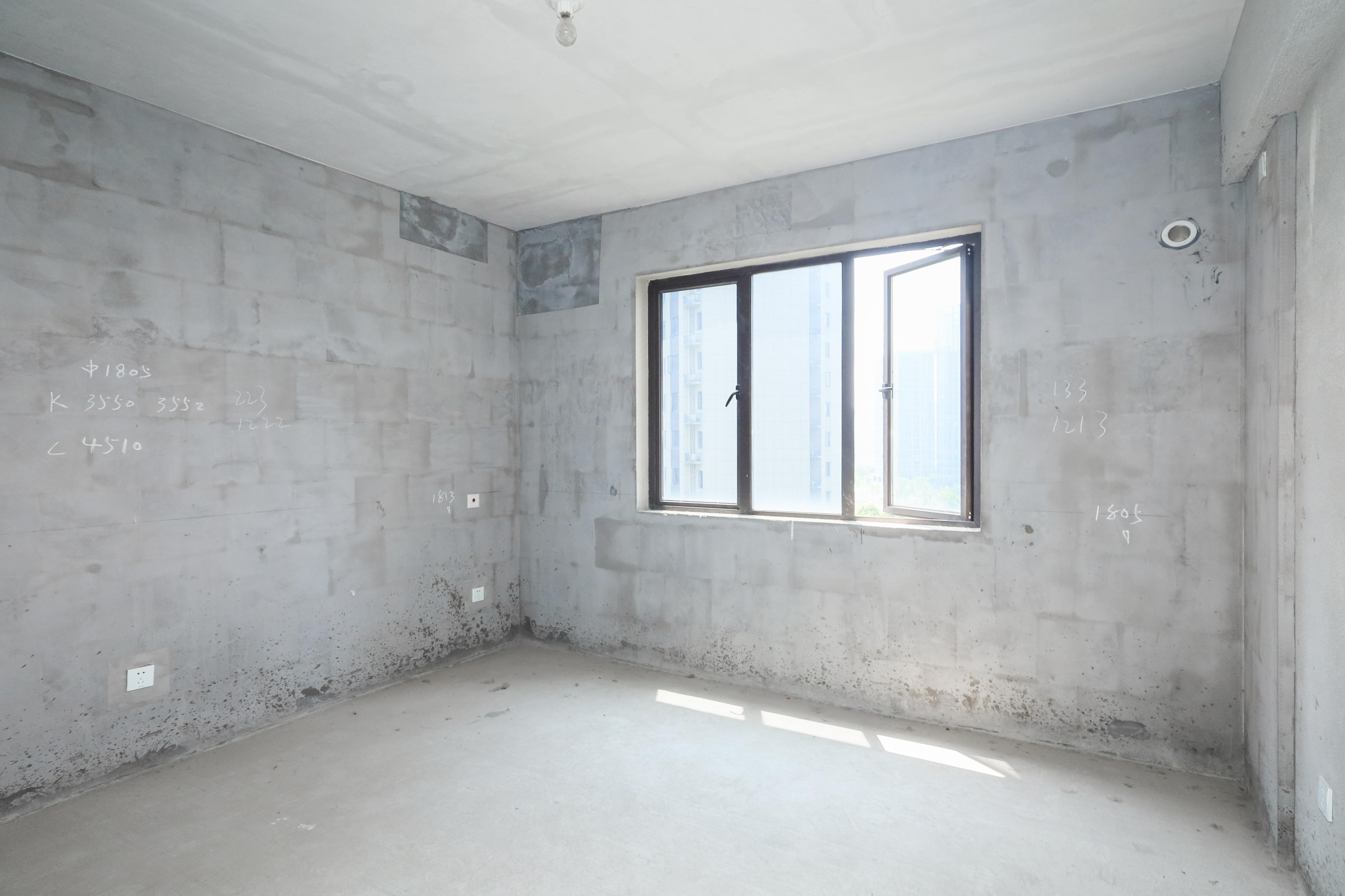 中国铁建梅溪青秀二期  4室2厅2卫   230.00万卧室
