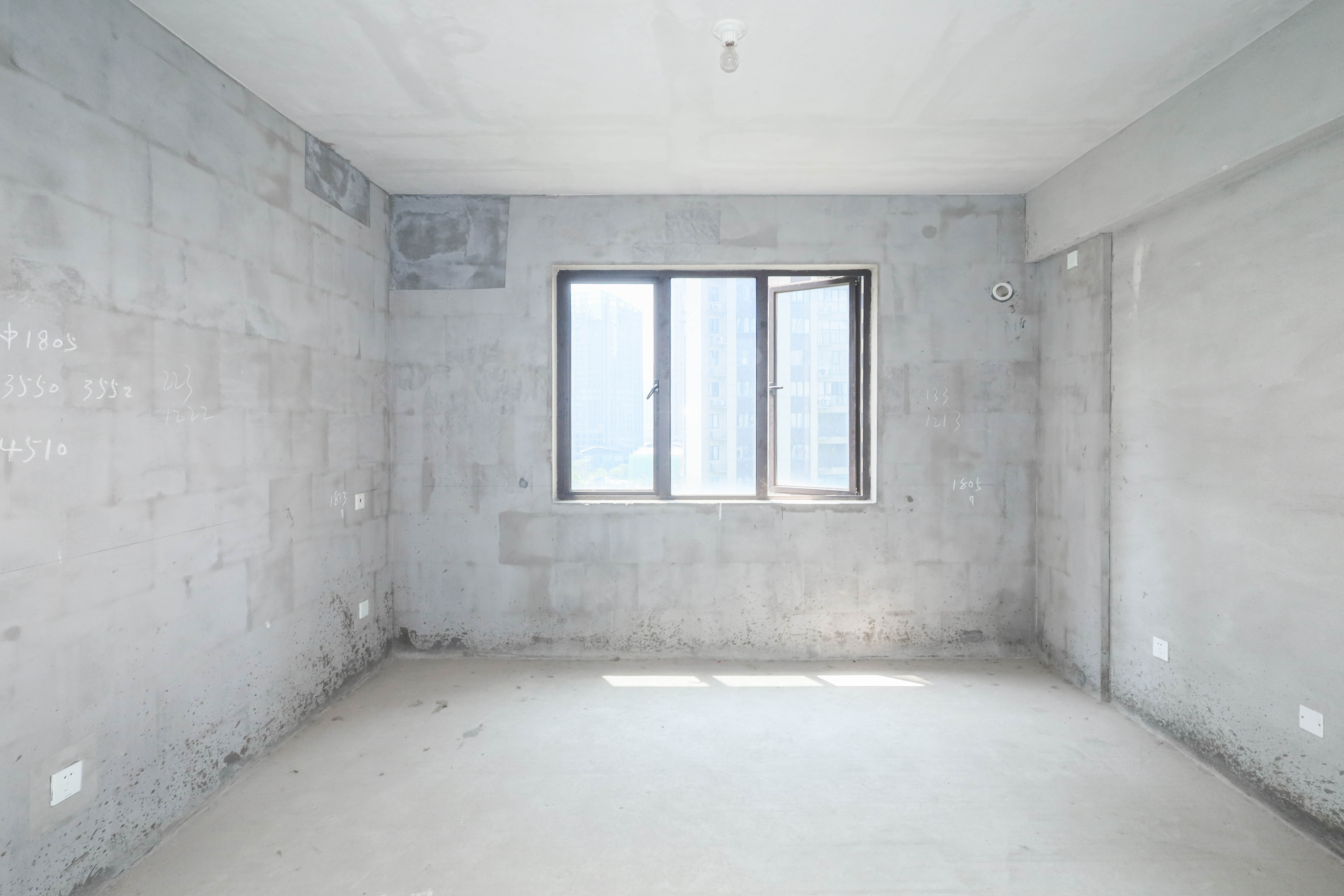 中国铁建梅溪青秀二期  4室2厅2卫   230.00万卧室